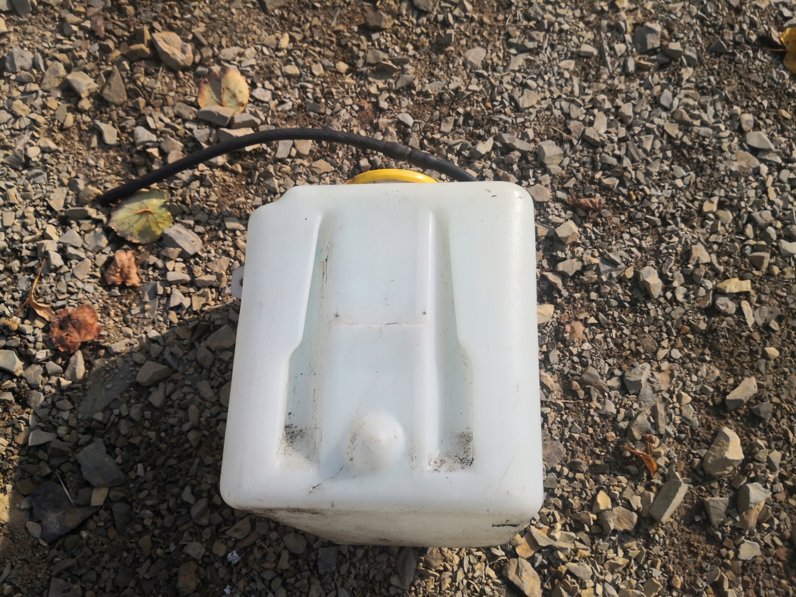 washer fluid tank OPEL TIGRA B