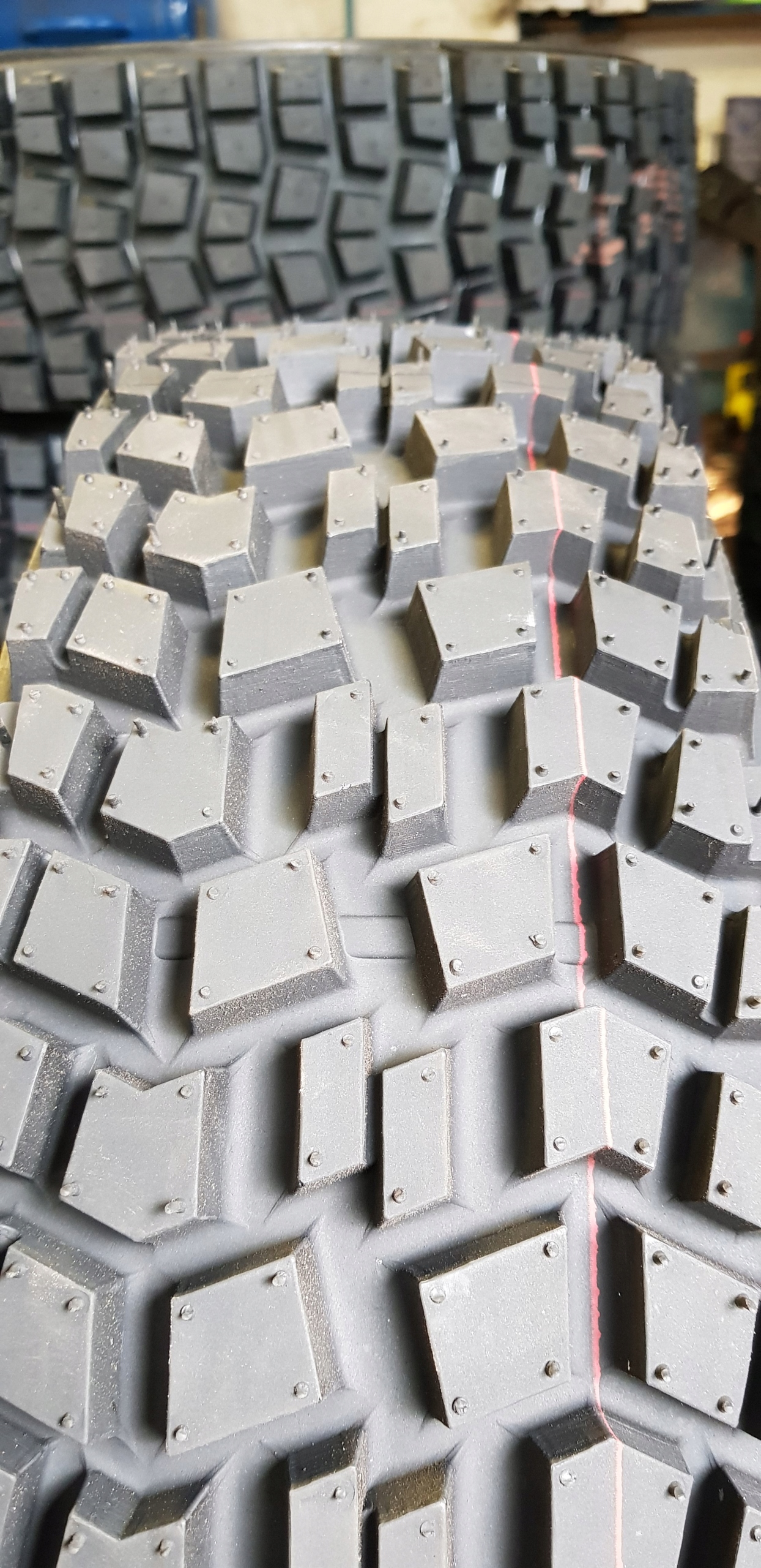 195/70 R15 гравійні шини протектори морди