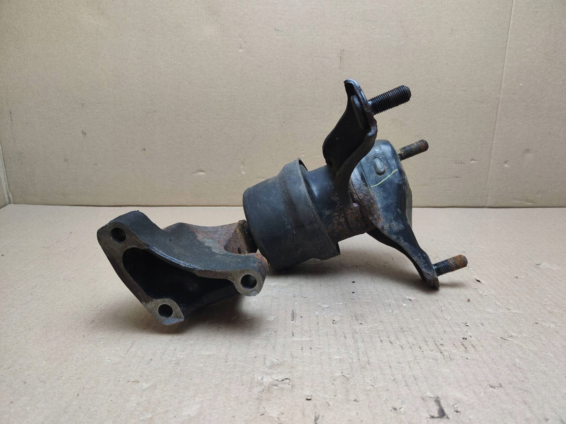 engine mount right side Toyota Sienna 3 2011