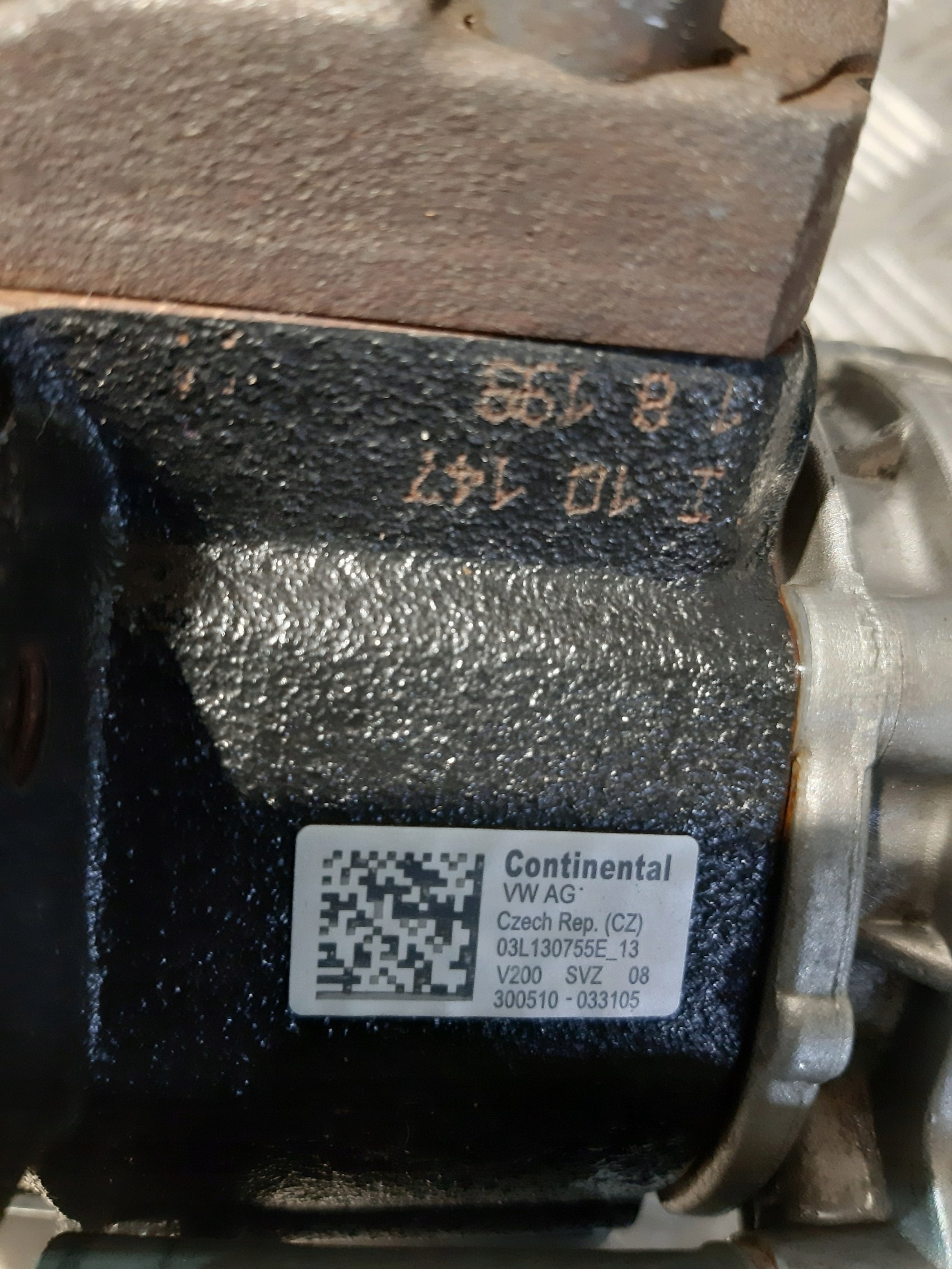 injection pump VW GOLF VI 1.6 TDI 03L130755E