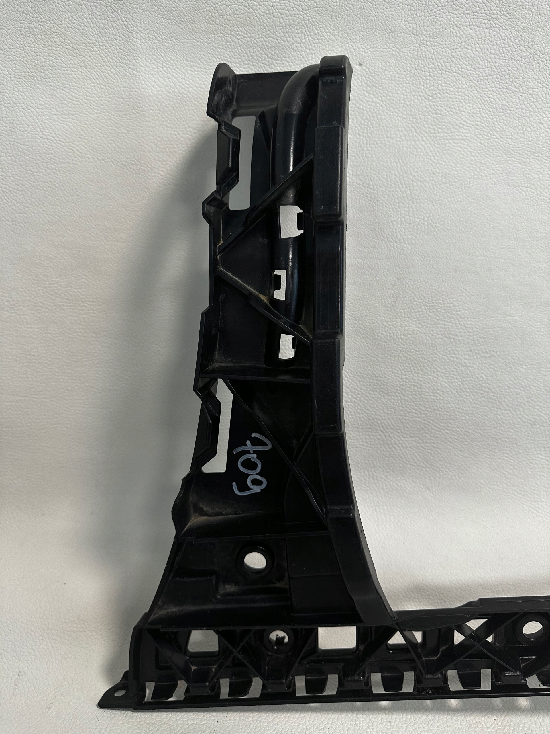Mercedes W213 bumper bracket rear part right A213
