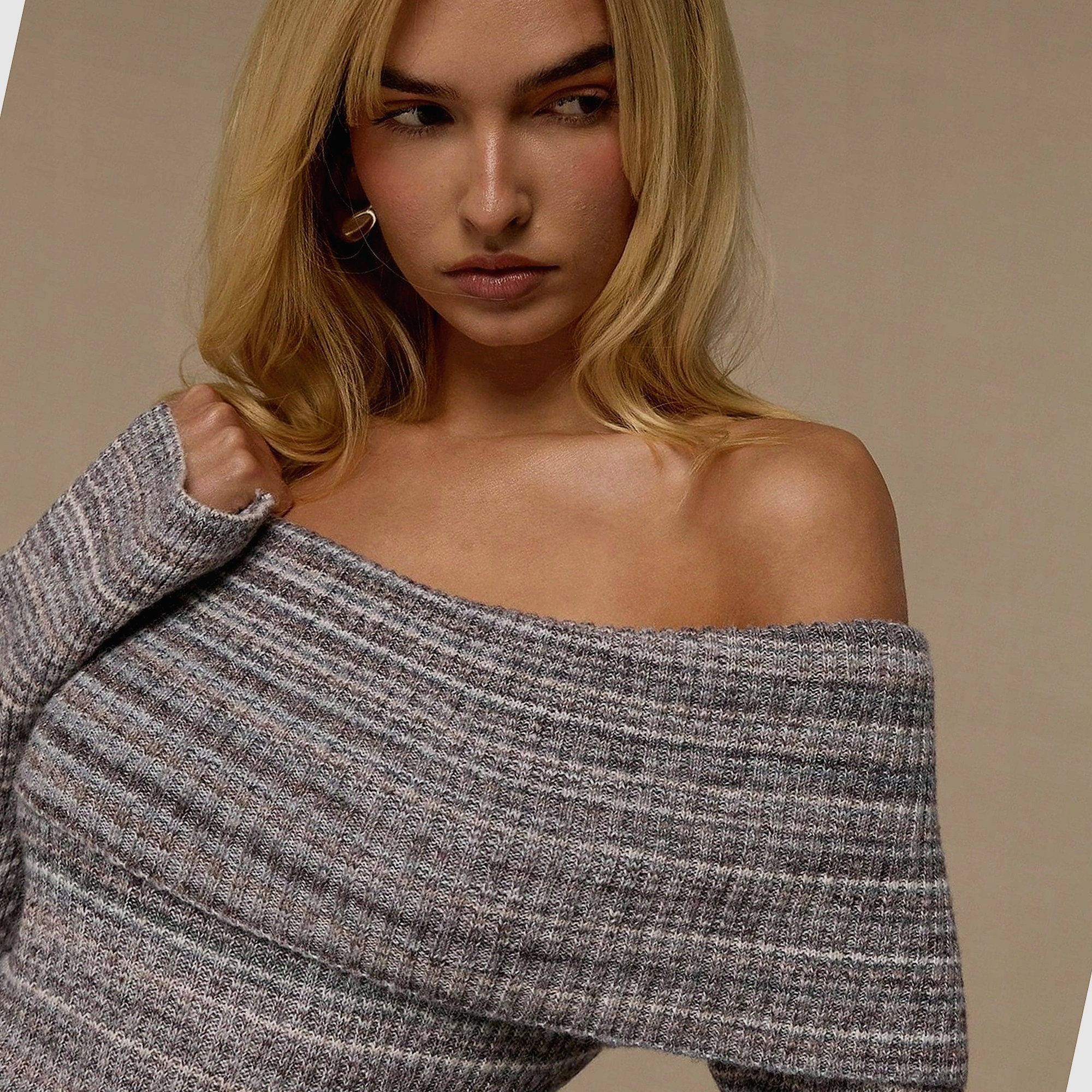 Dámský svetr Odhalená ramena Slim Fit s pruhy Ombre L 40