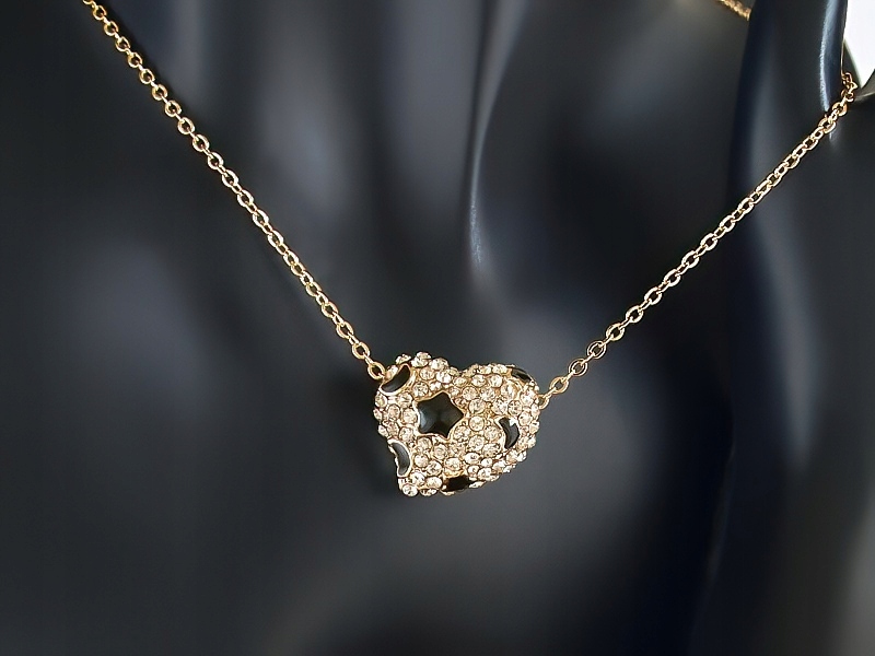 

Złota zawieszka 14k Swarovski z łańcuszkiem