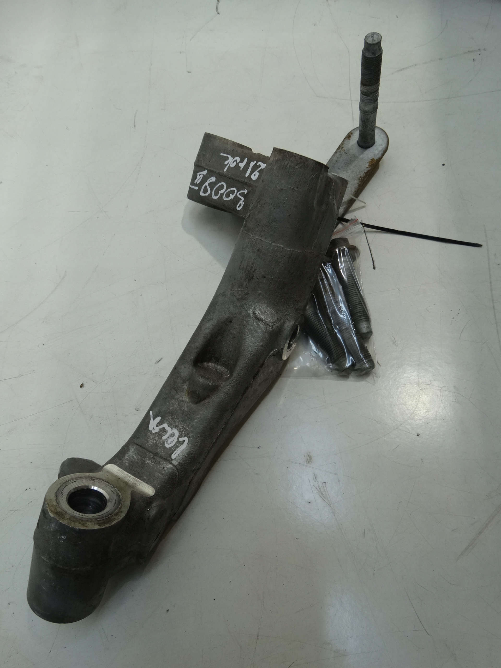 holder console bracket WOZKA left PEUGEOT 3008 II 2021R.