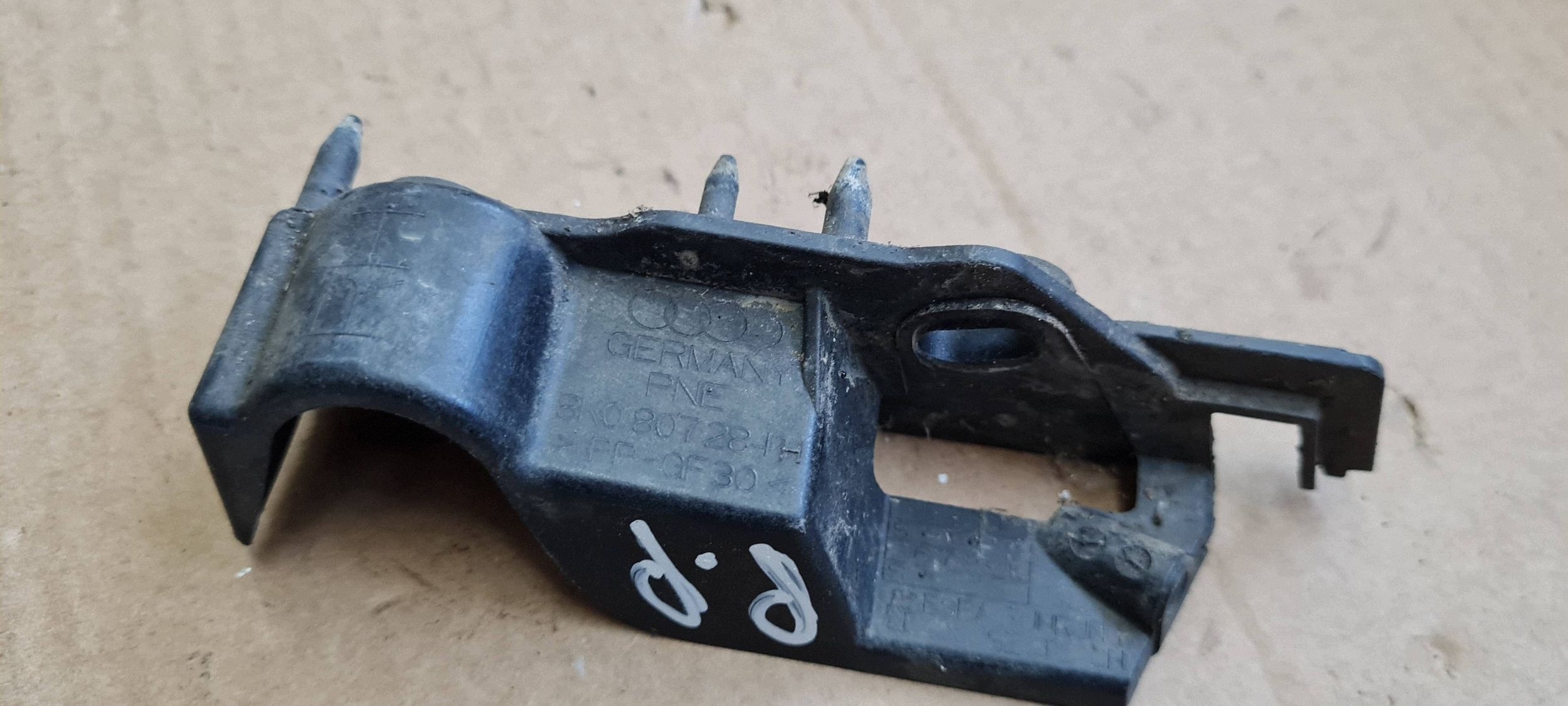 A4 B8 S4 LIFT support holder bracket of a bumper right front 8K0807284H
