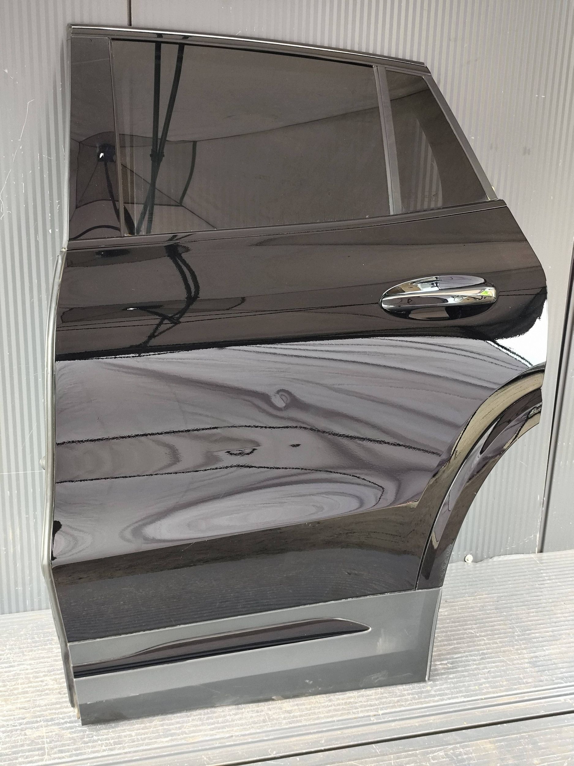MERCEDES GLA 247 door rear. left complete DEMONTAZ