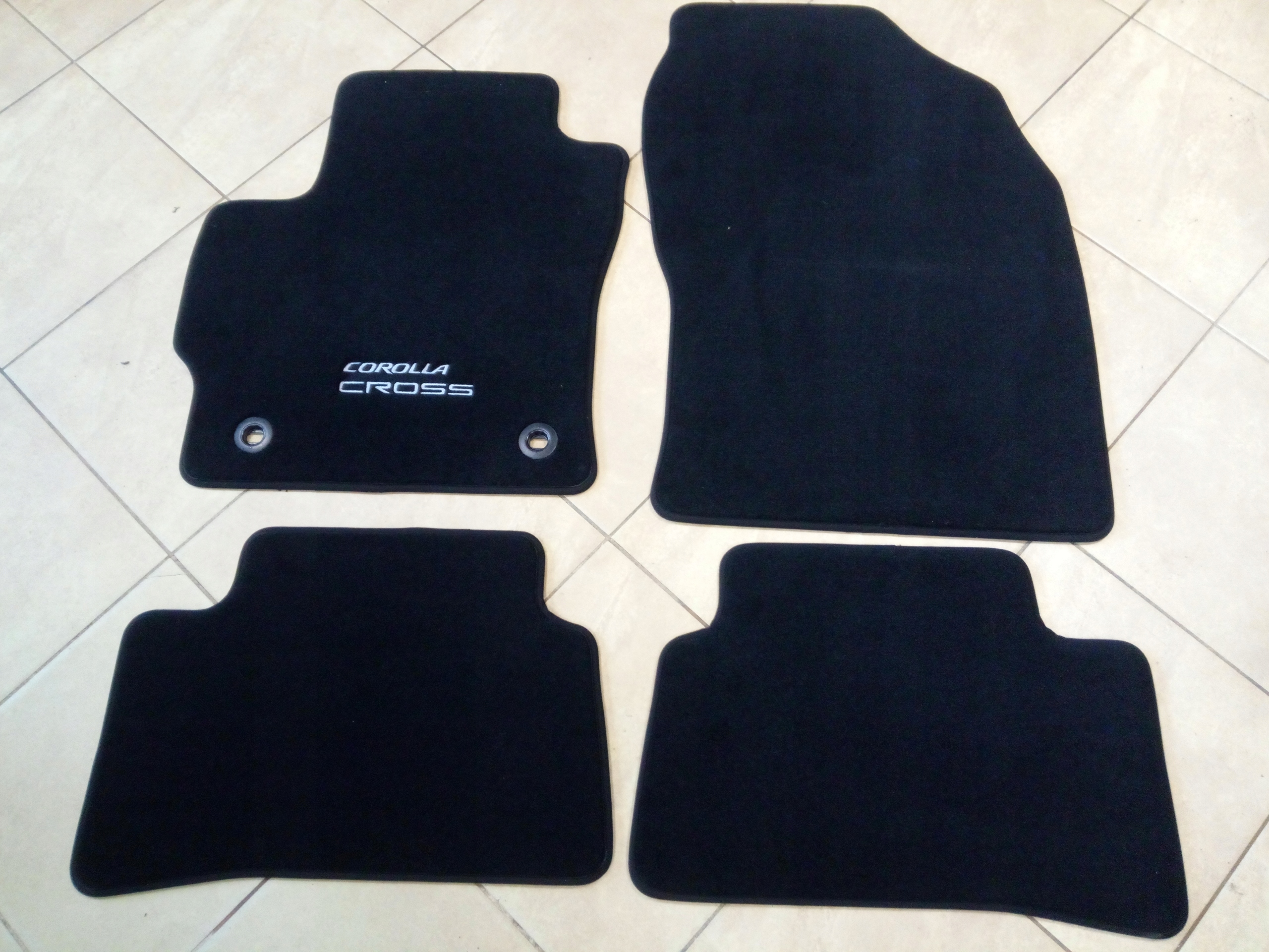 Dywaniki Toyota OE welurowe 4 el. 653748140660 za 419.99PLN z