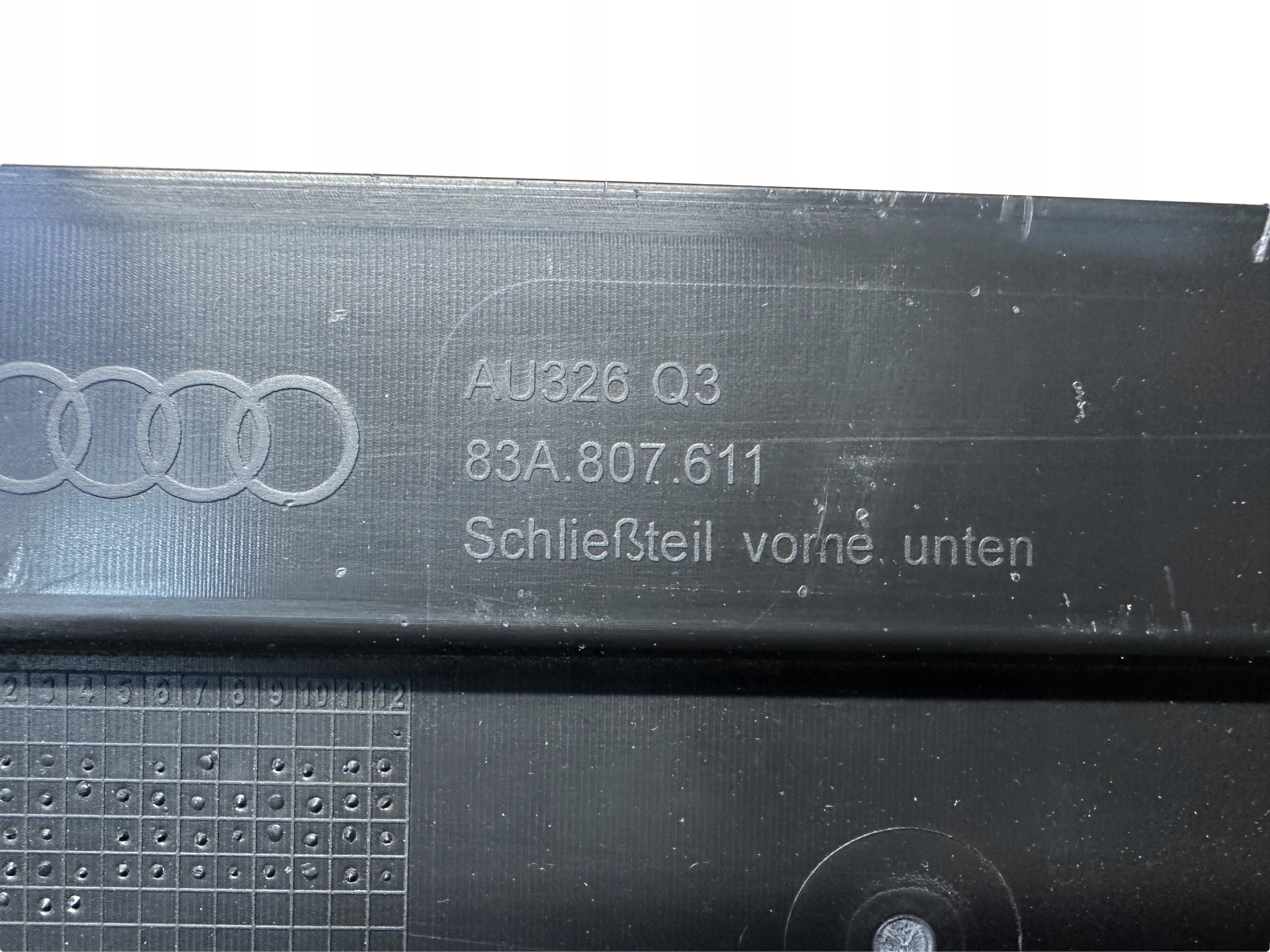 AUDI Q3 83A Blende Abdeckung abdeckung unter Stoßstange 83A807611