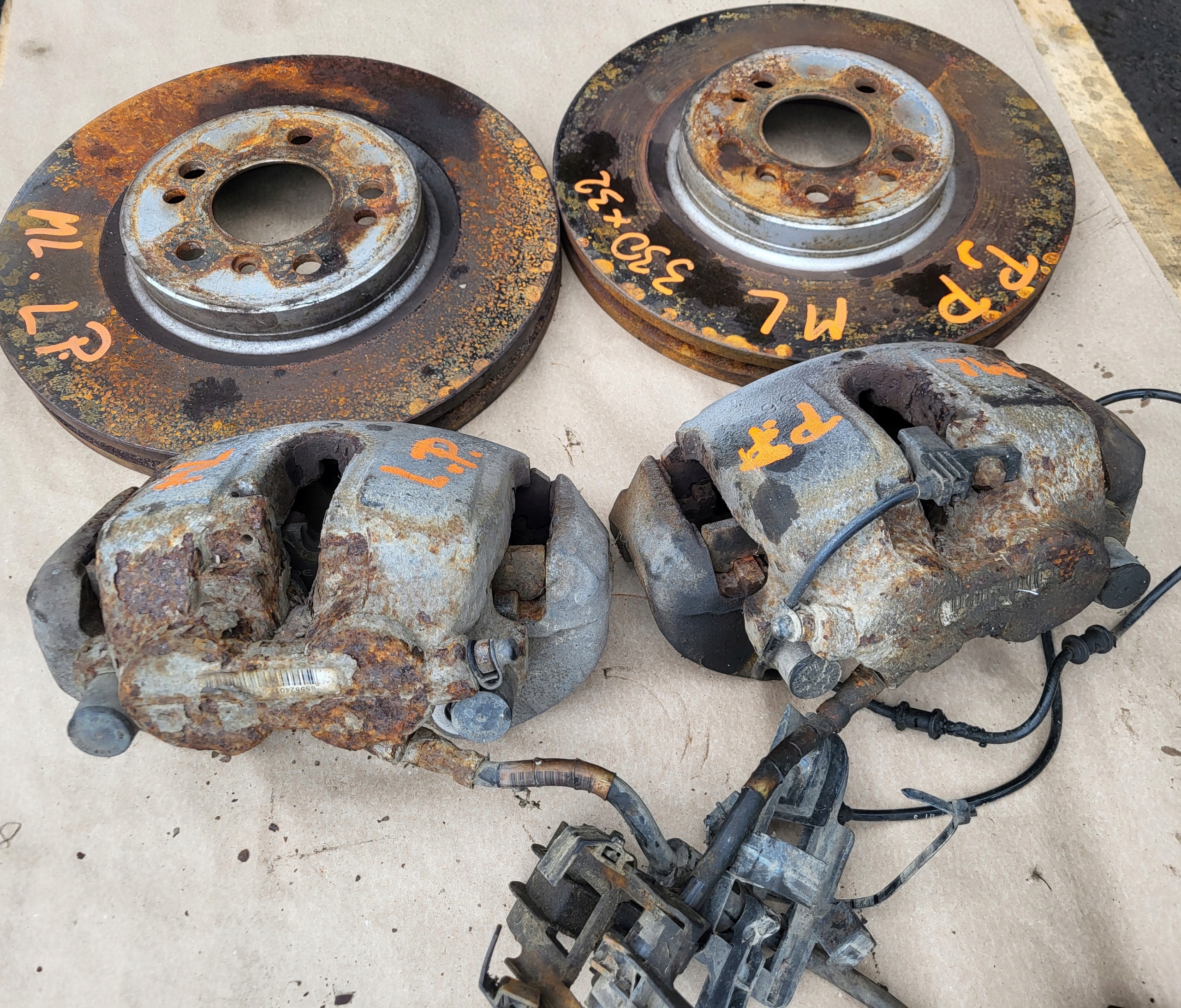 caliper brake right left JARZMO disc front 330X32 mm. MERCEDES ML W164