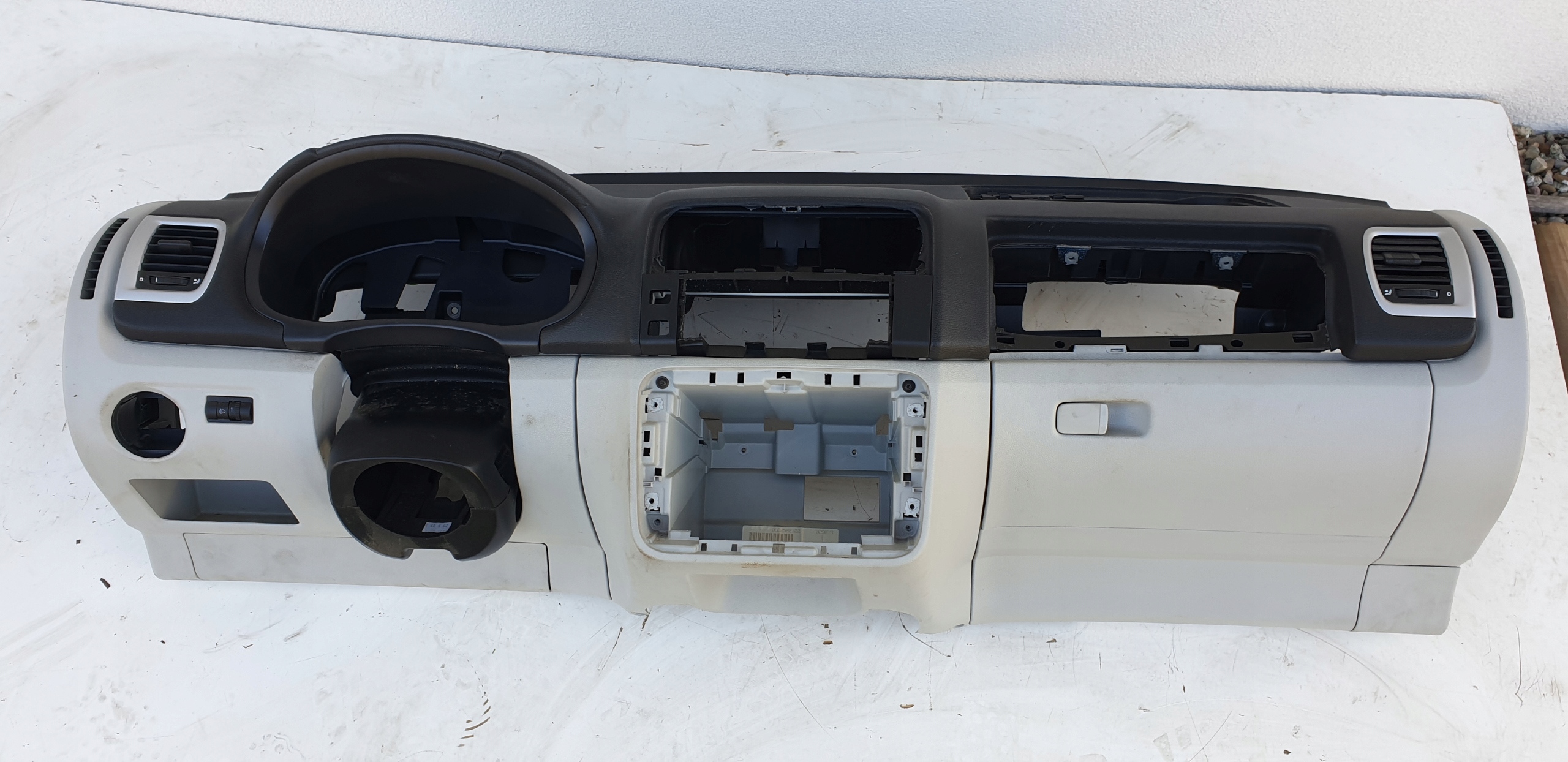dashboard instrument panel cockpit SKODA FABIA II 2007