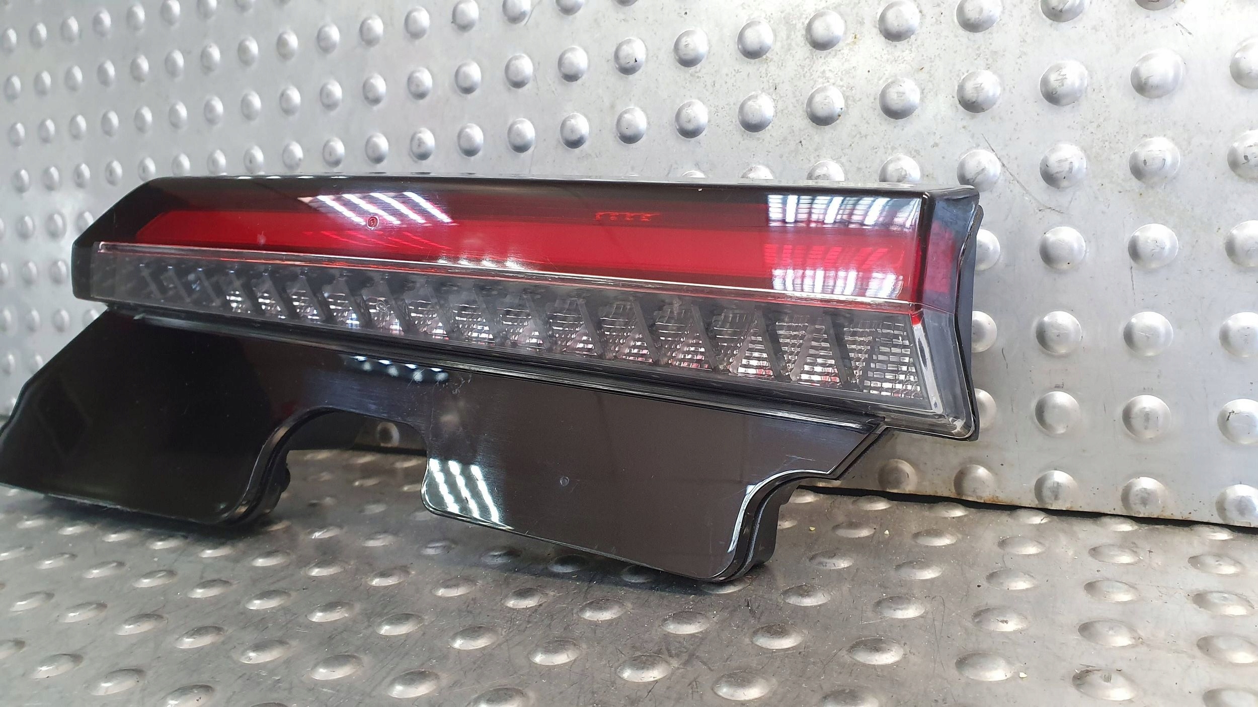 light rear part left VOLVO C40 to the bonnet 21- 32365672