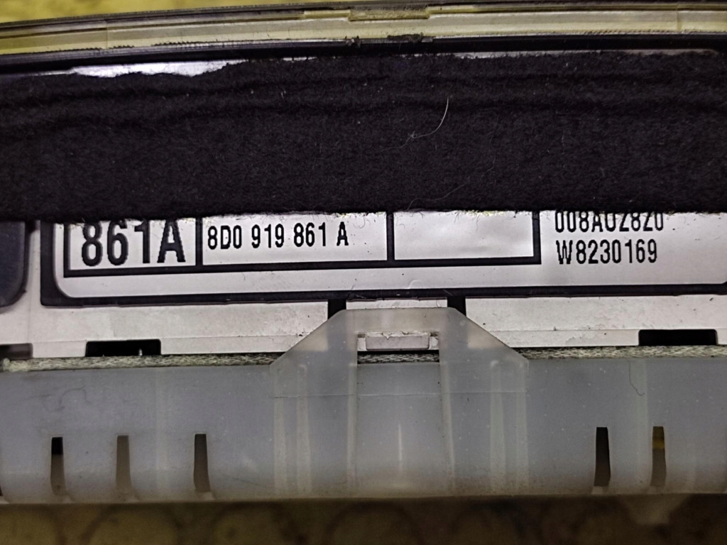 AUDI A4 B5 1.9 TDI Kombiinstrument 8D0919861A