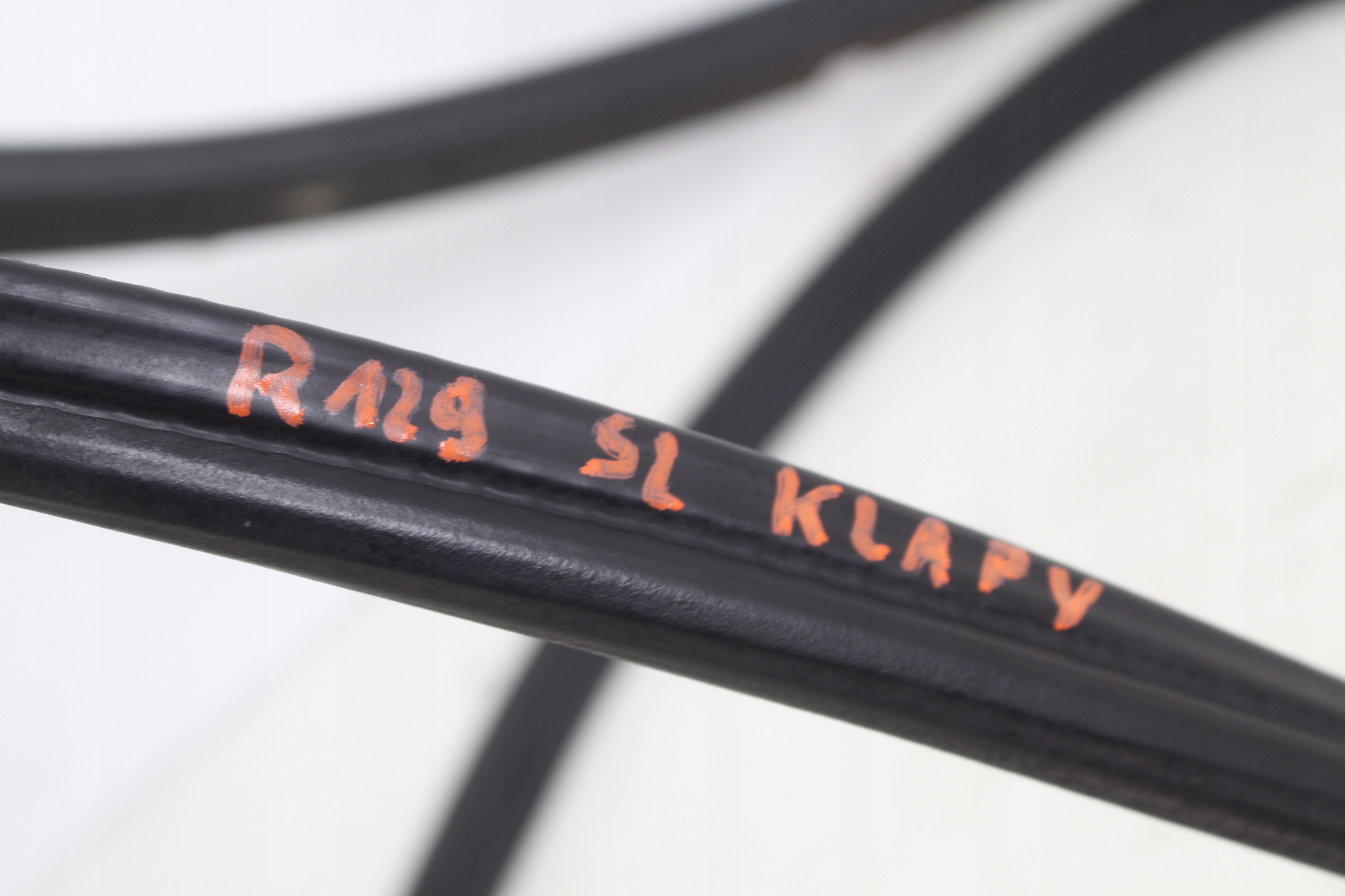 USZCZELKA KLAPY MERCEDES SL R129 W129 1990r. Producent części Mercedes-Benz OE