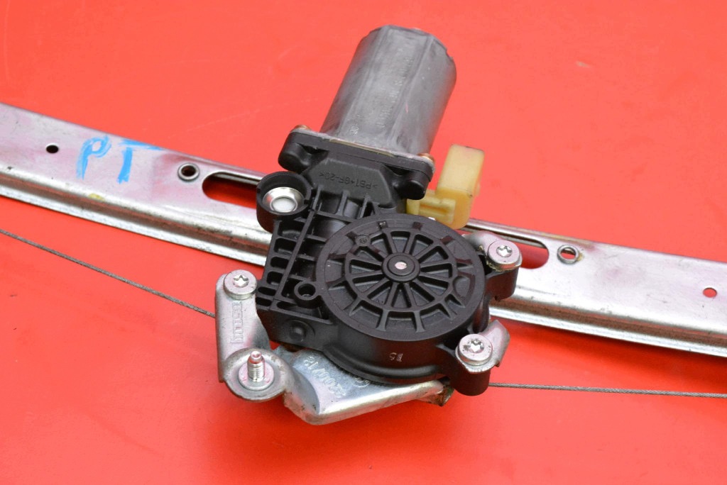 ablakemelő jobb hátsó 8362065 BMW E46 szedán LIFT 01-06