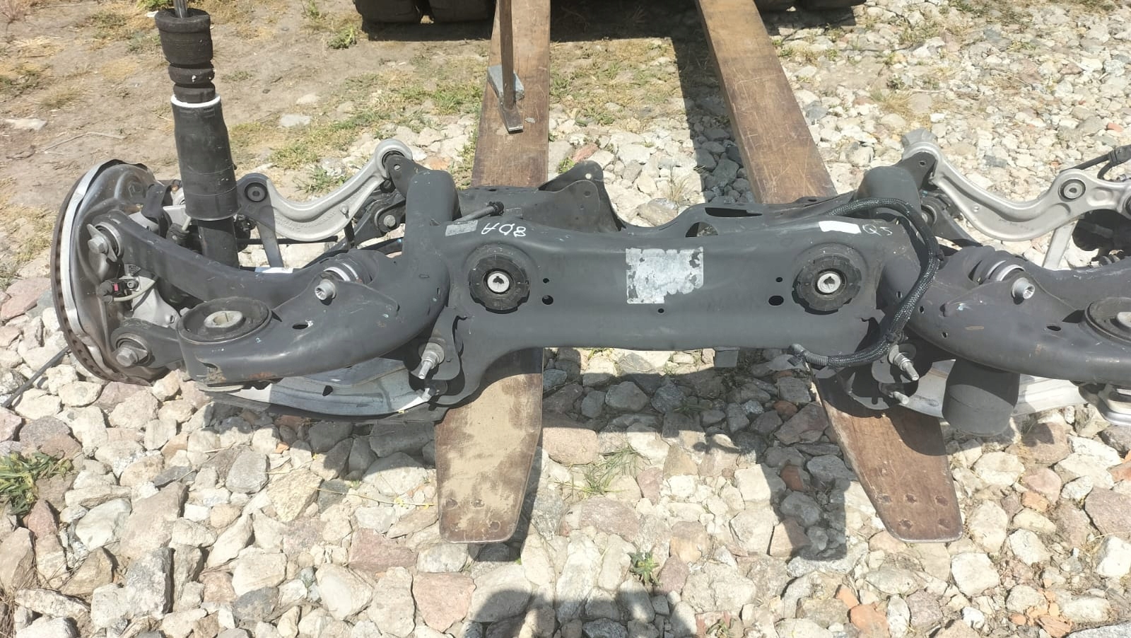 WÓZEK SANKI BELKA RAMA TRAWERSA TYL AUDI Q5 80A 4WD QUATTRO