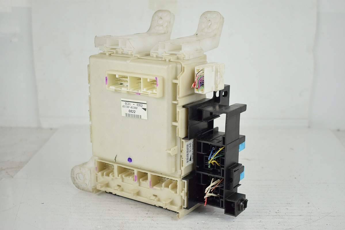 Module fusibles TOYOTA RAV 4 III