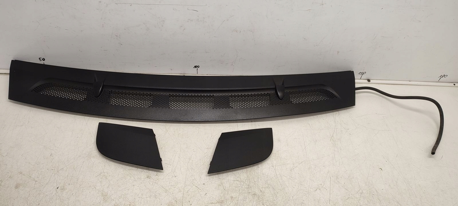 moulding under the window Mercedes 245