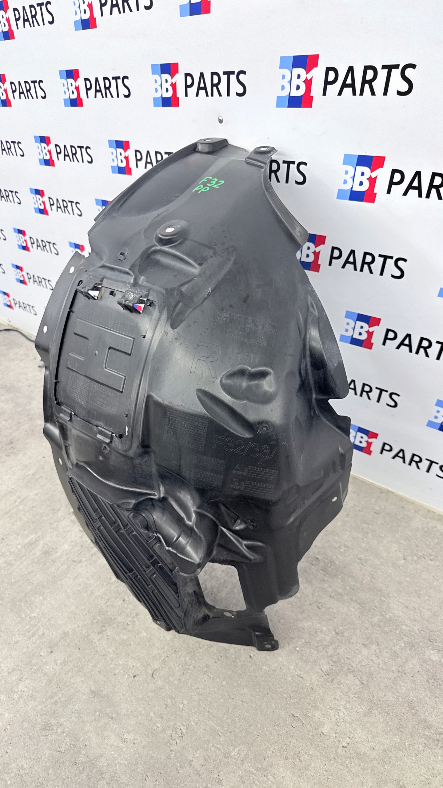 BMW F32 F33 F36 mudguard right front front 7260730