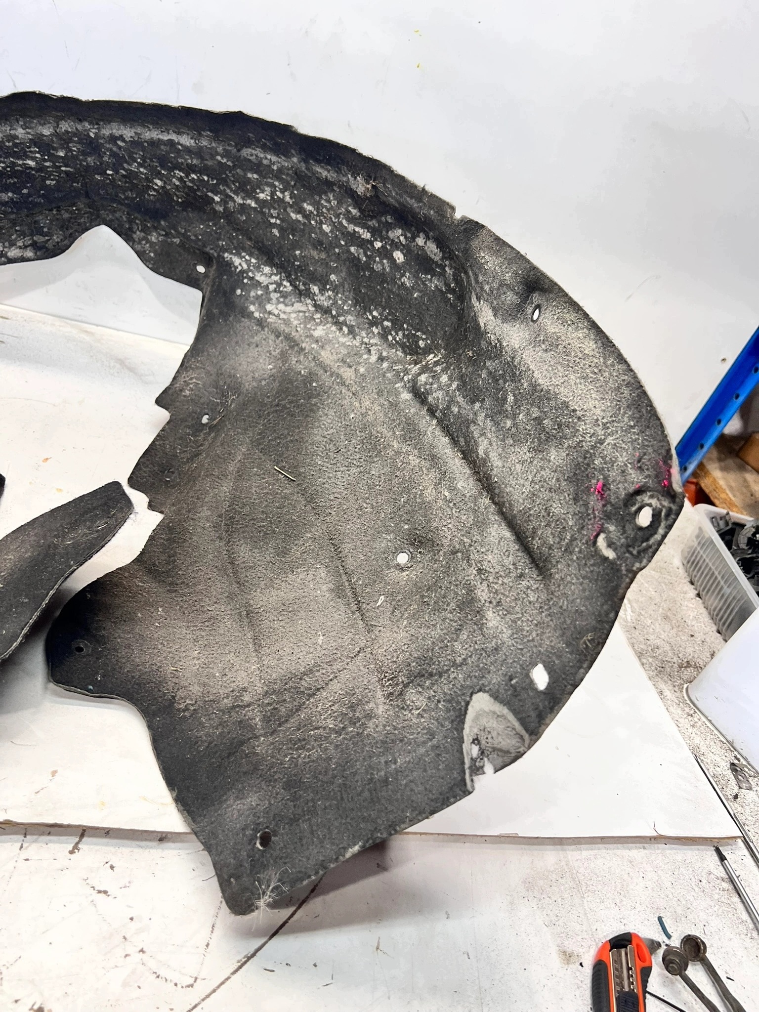 mudguard right front AUDI A6 C6 MATERIALOWE 2/26
