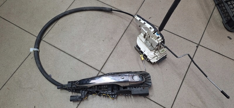 Maserati Quattroporte VI lock door left front 670030621