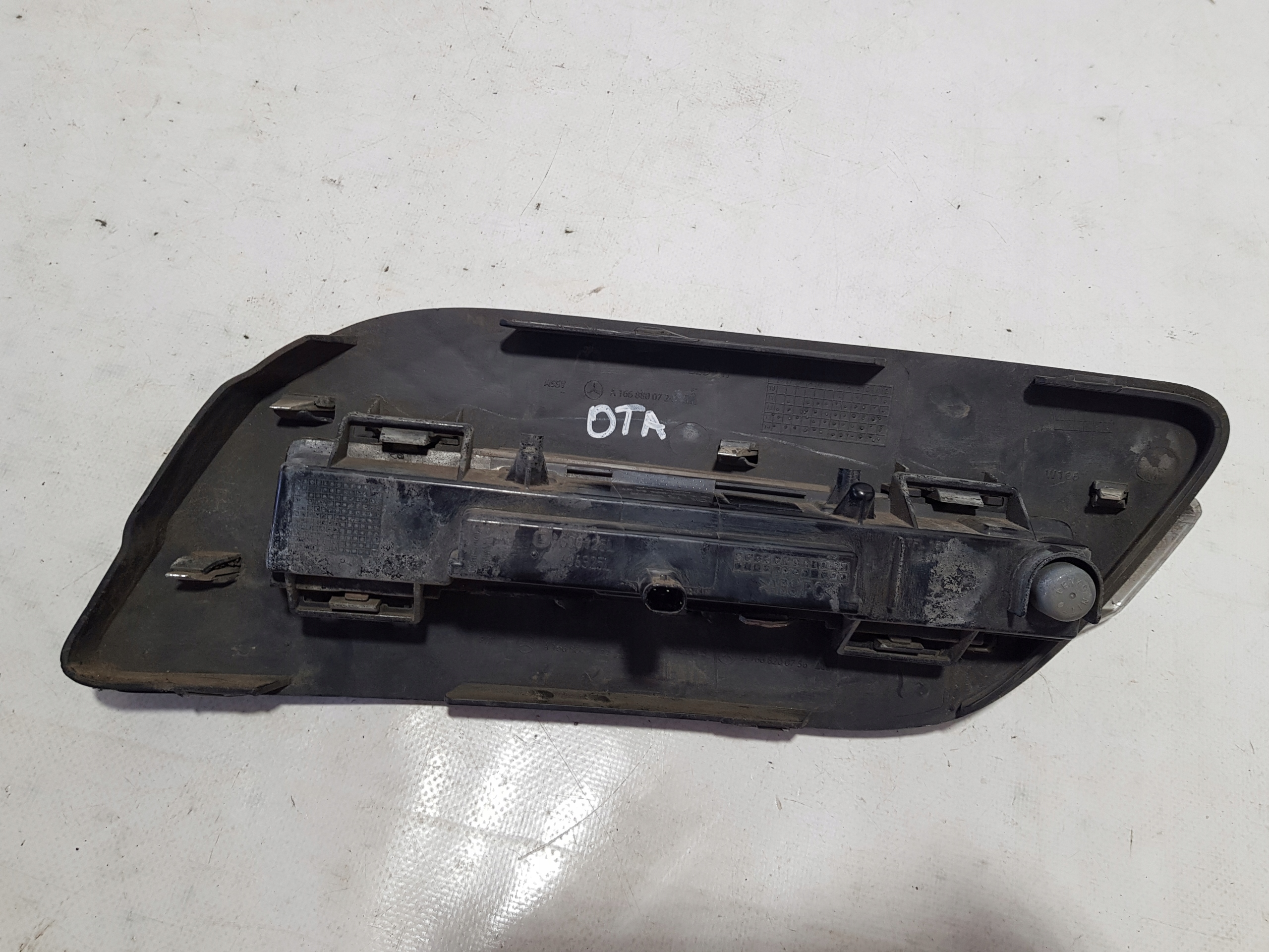 grid of a bumper CHROM left LED MERCEDES ML W166