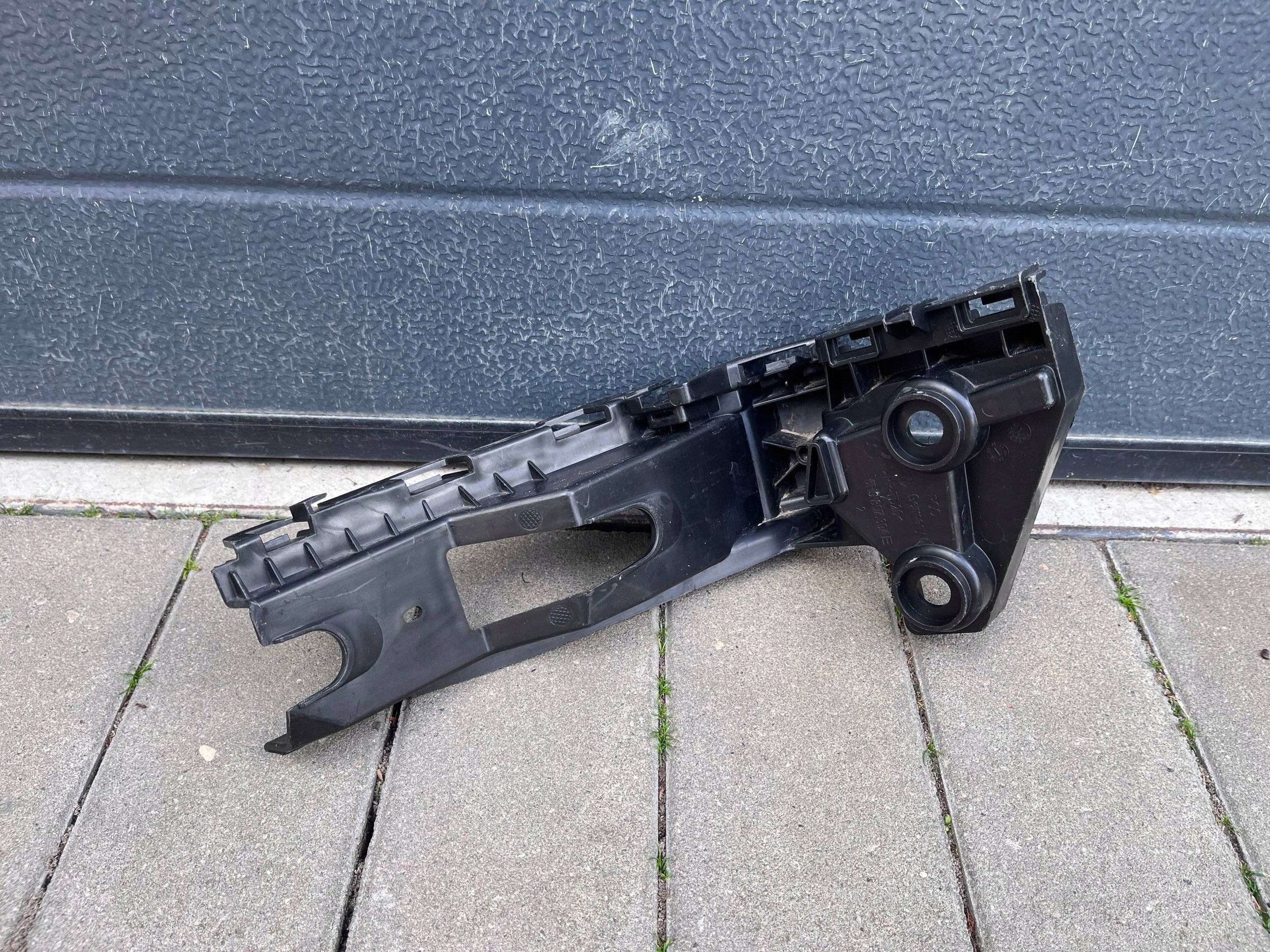 VW GOLF VIII bumper bracket right 5H9807394E