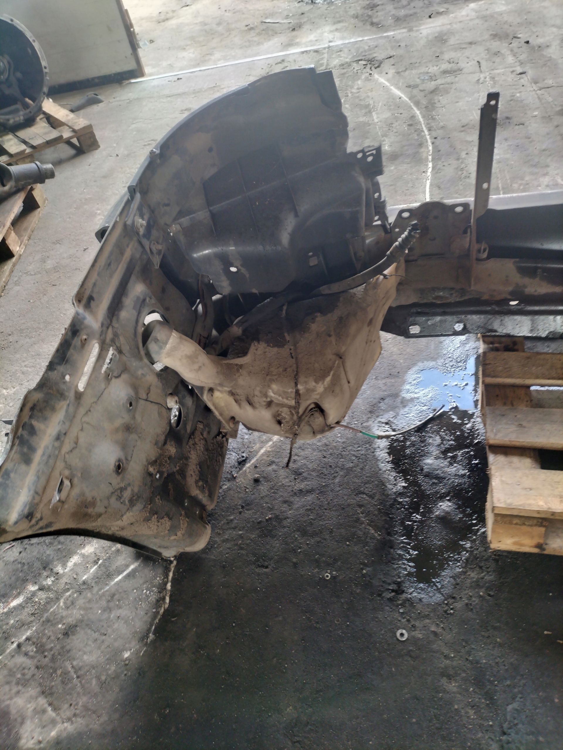 Frontstoßstange träger Licht STOPNICA links SCANIA 4 P94 BD4 2000r