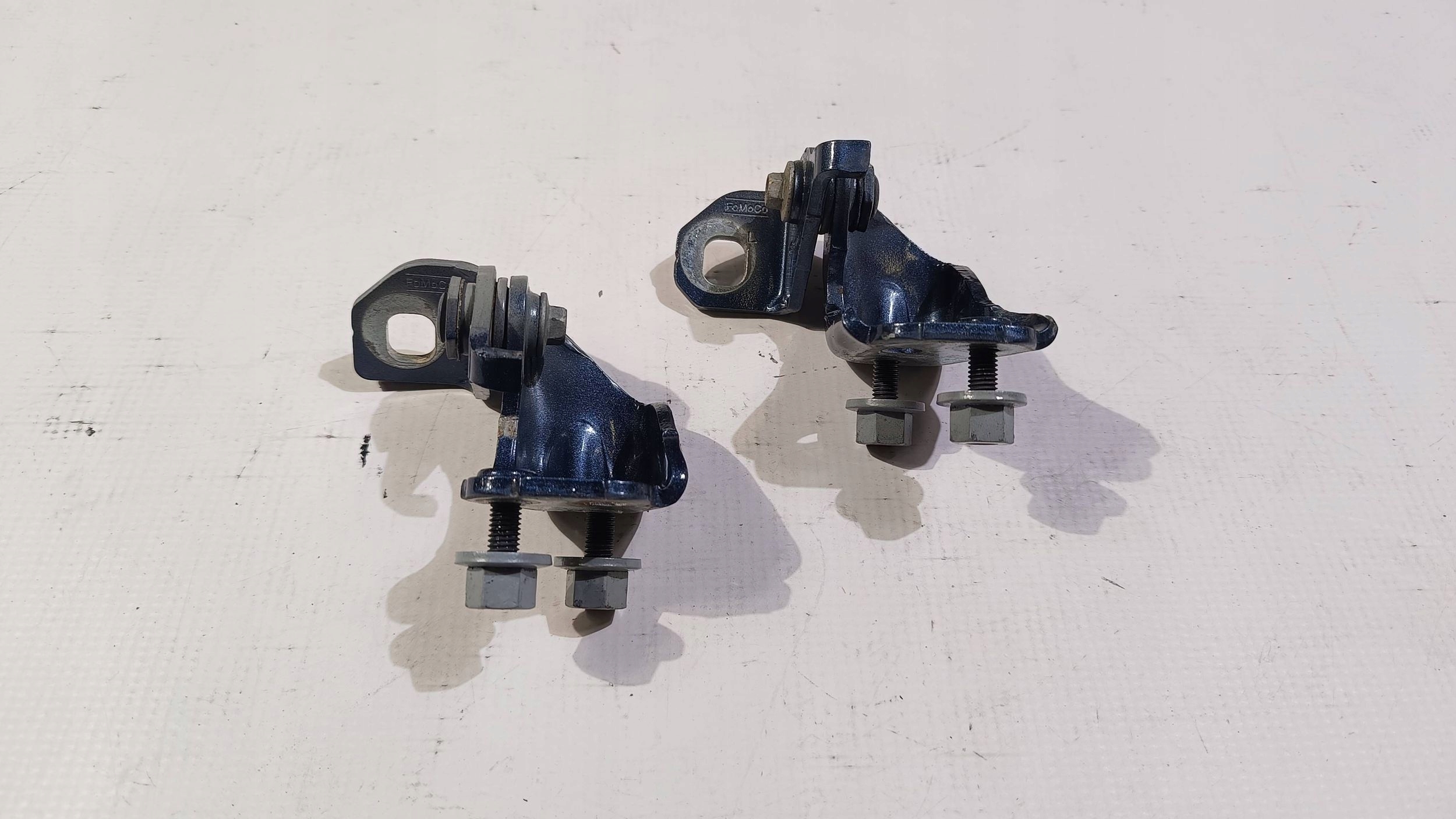hinges left door tylnych left rear part Ford Explorer V 2016