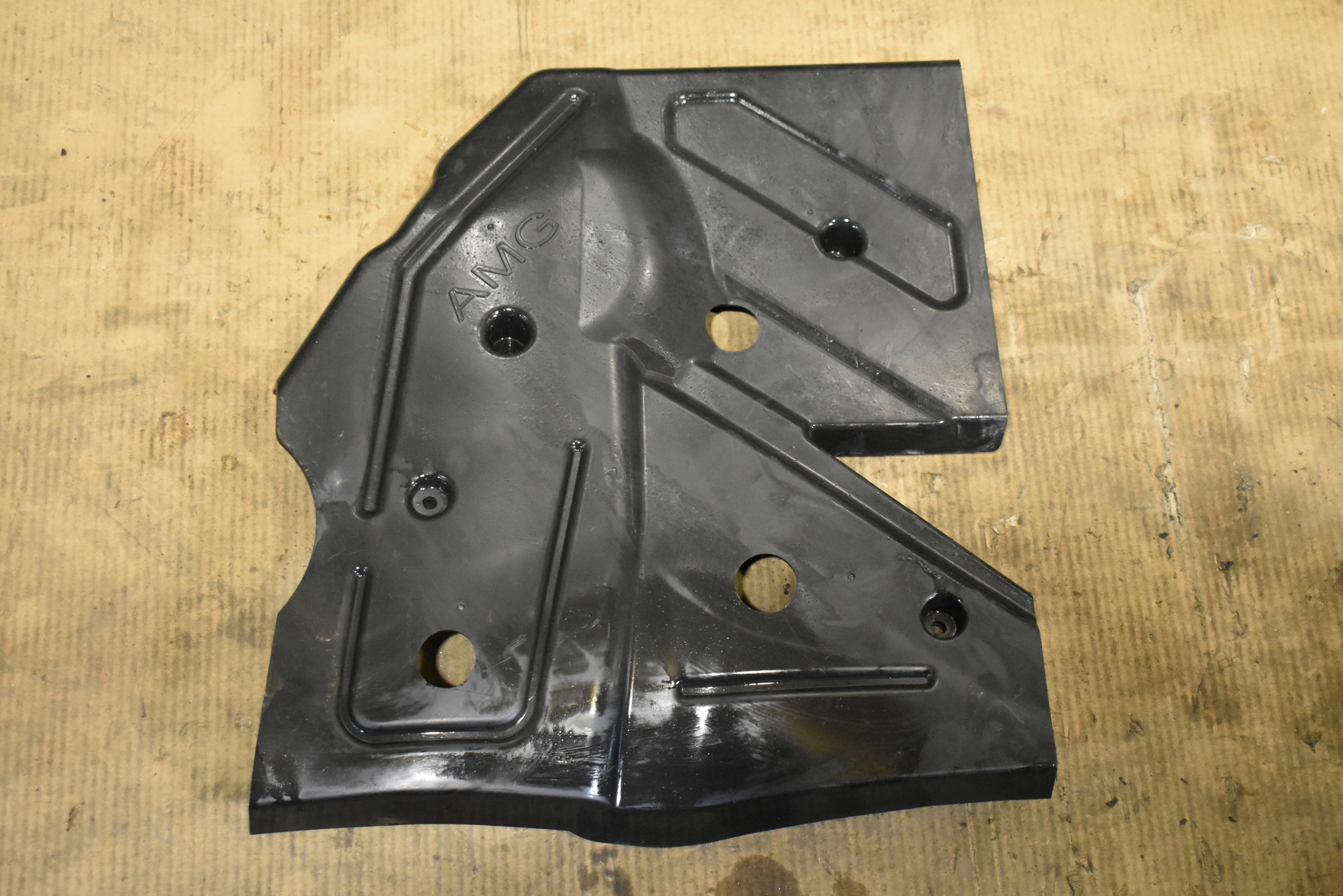 IDEALNA cover chassis right MERCEDES W167 1 9