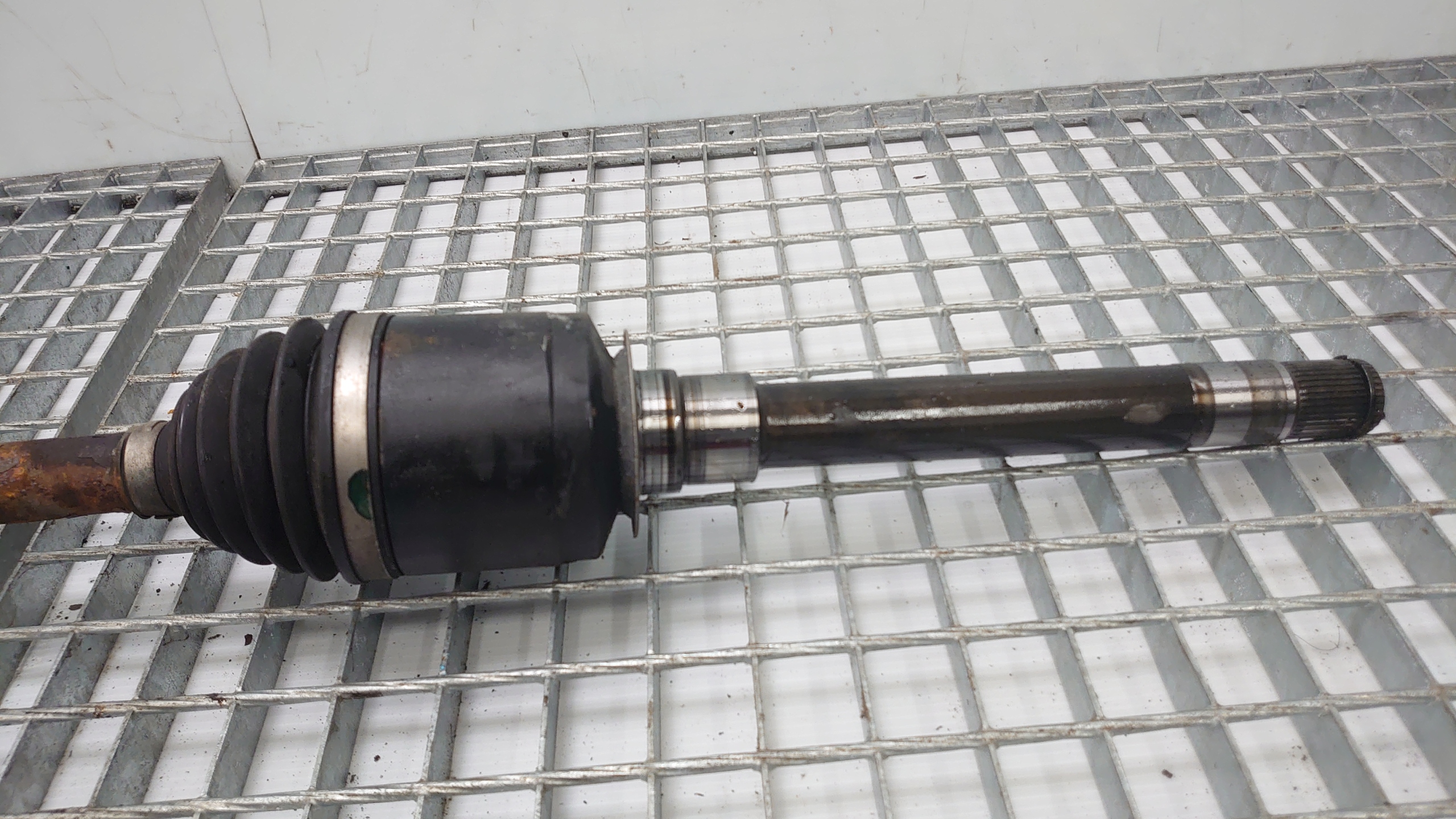 MERCEDES ML GL W164 semi-axis right front A1643302401 320 CDI