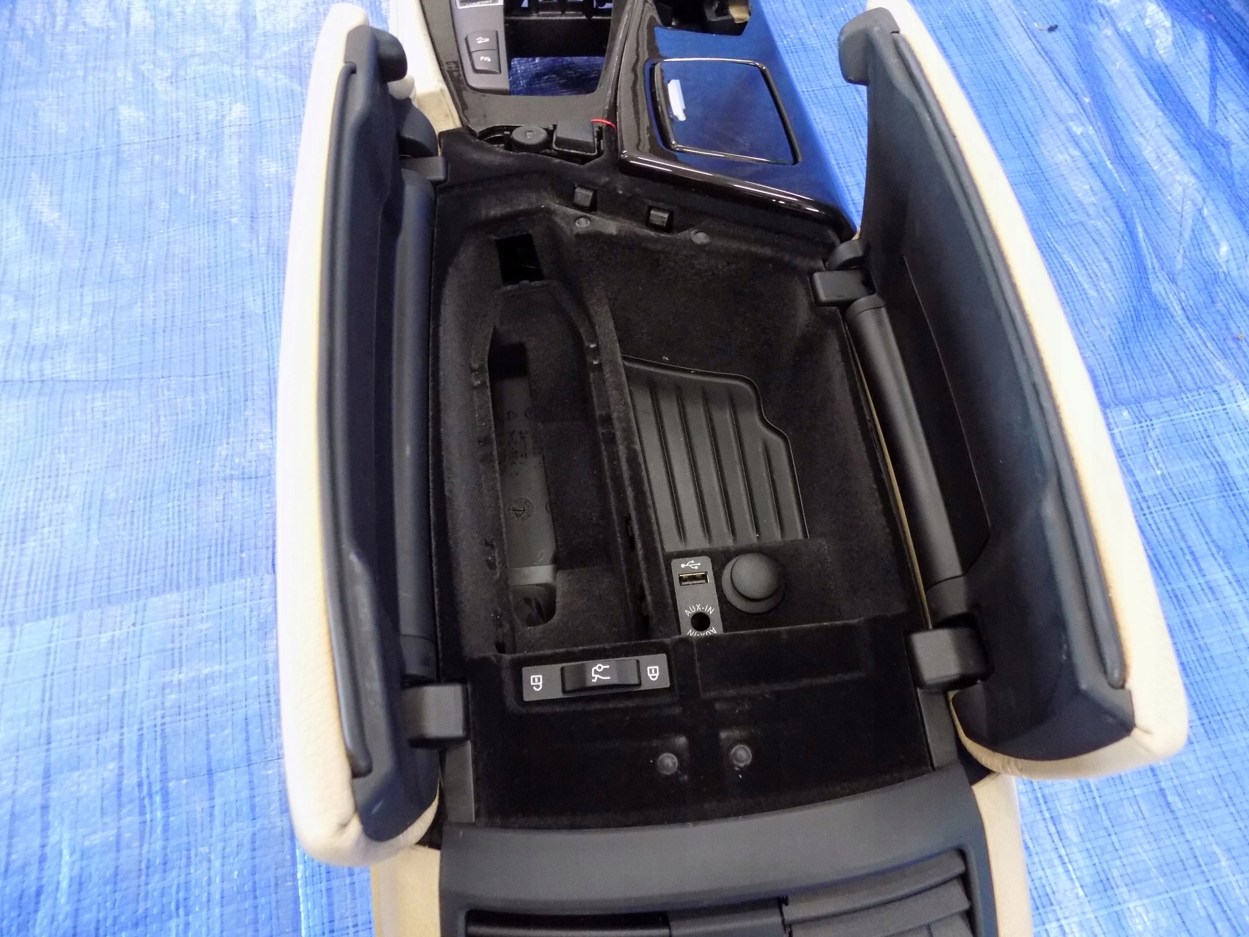 TUNEL central armrest BMW 5 F10 2012R 3,0B