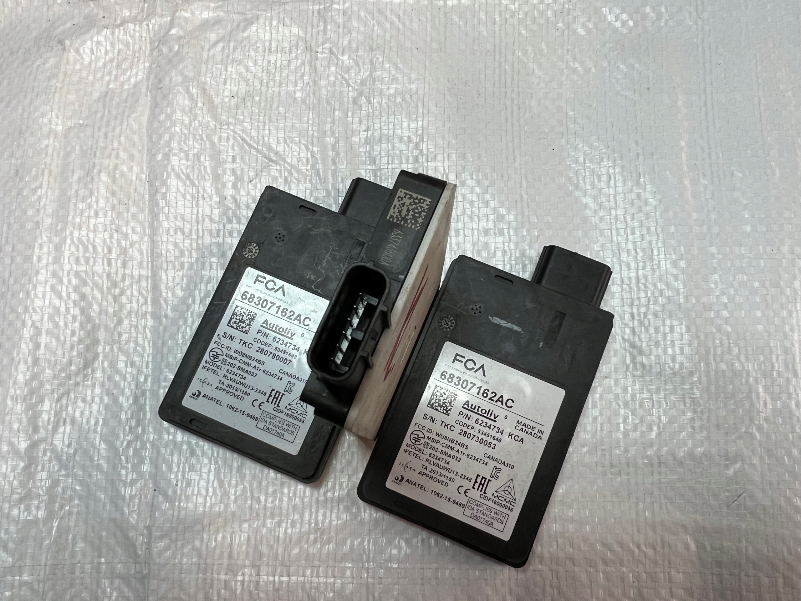 JEEP CHEROKEE CZUJNIK MARTWEGO POLA RADAR SENSOR Producent części Jeep OE