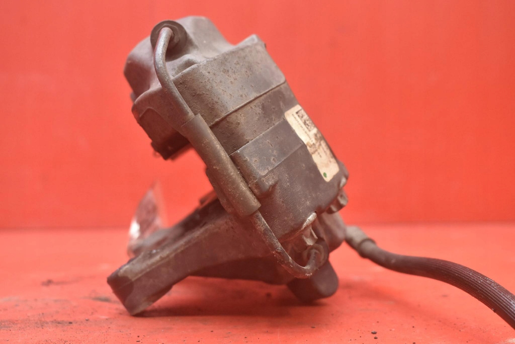 caliper brake left front 1042639-00-F TESLA MODEL S PERFORMANCE LIFT