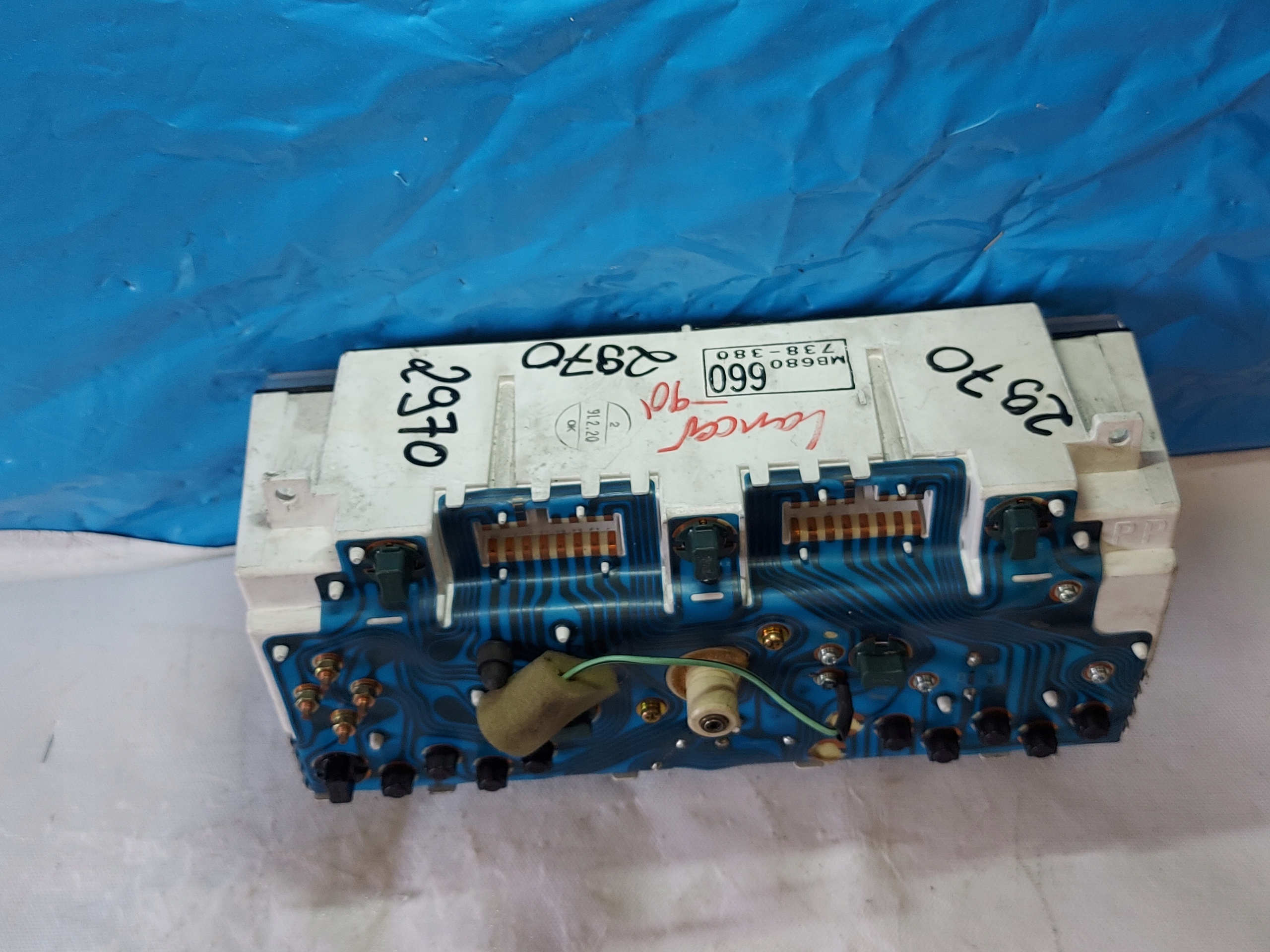 dials clock MITSUBISHI LANCER 1990r MB680660
