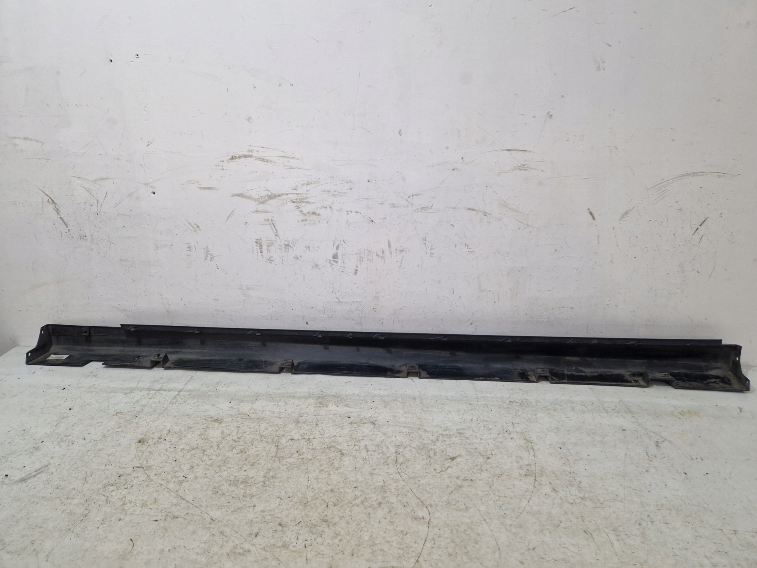 DODGE CHARGER SRT 2019- right moulding threshold original PAR 1QA50TRMAF