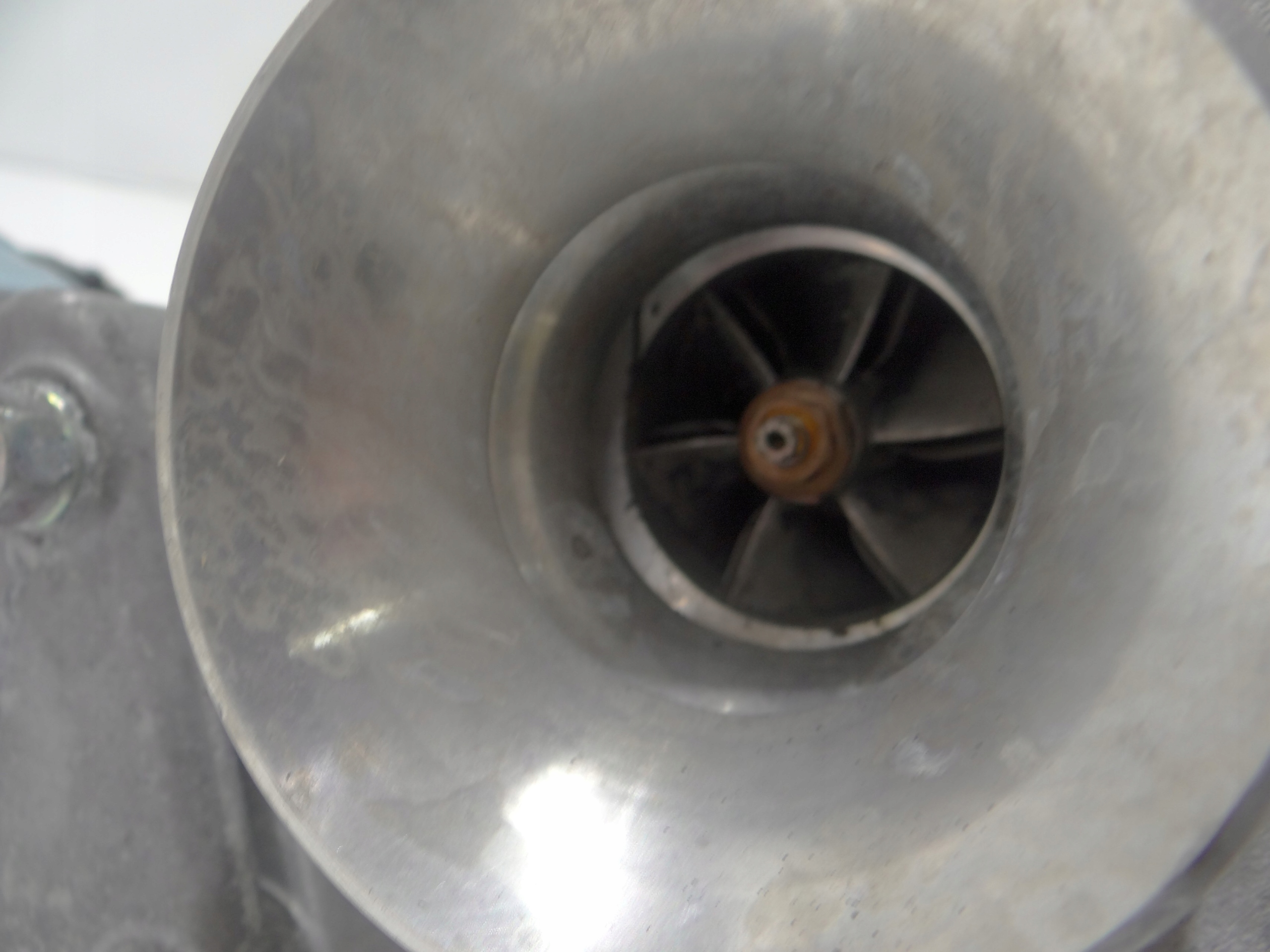 TURBINA BMW E90 E92 N47 OE 8506891