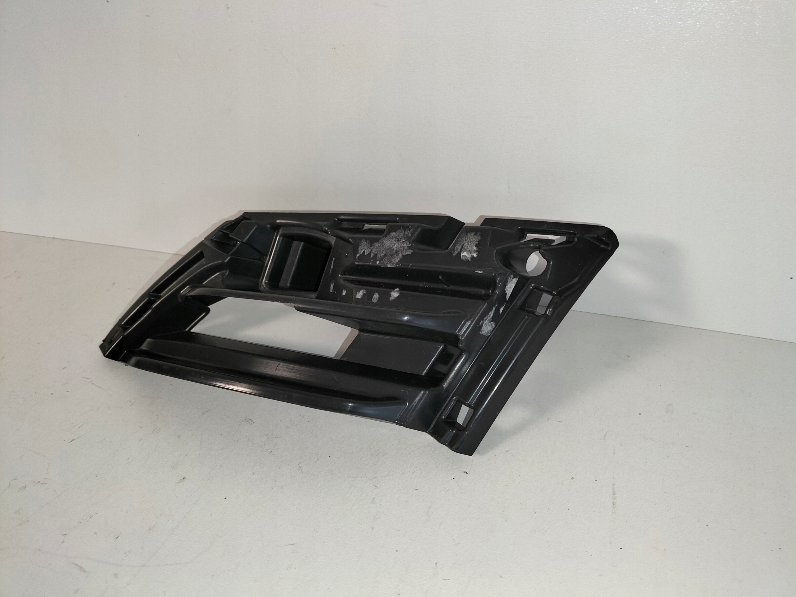 support holder grille front right SKODA OCTAVIA III LIFT 17