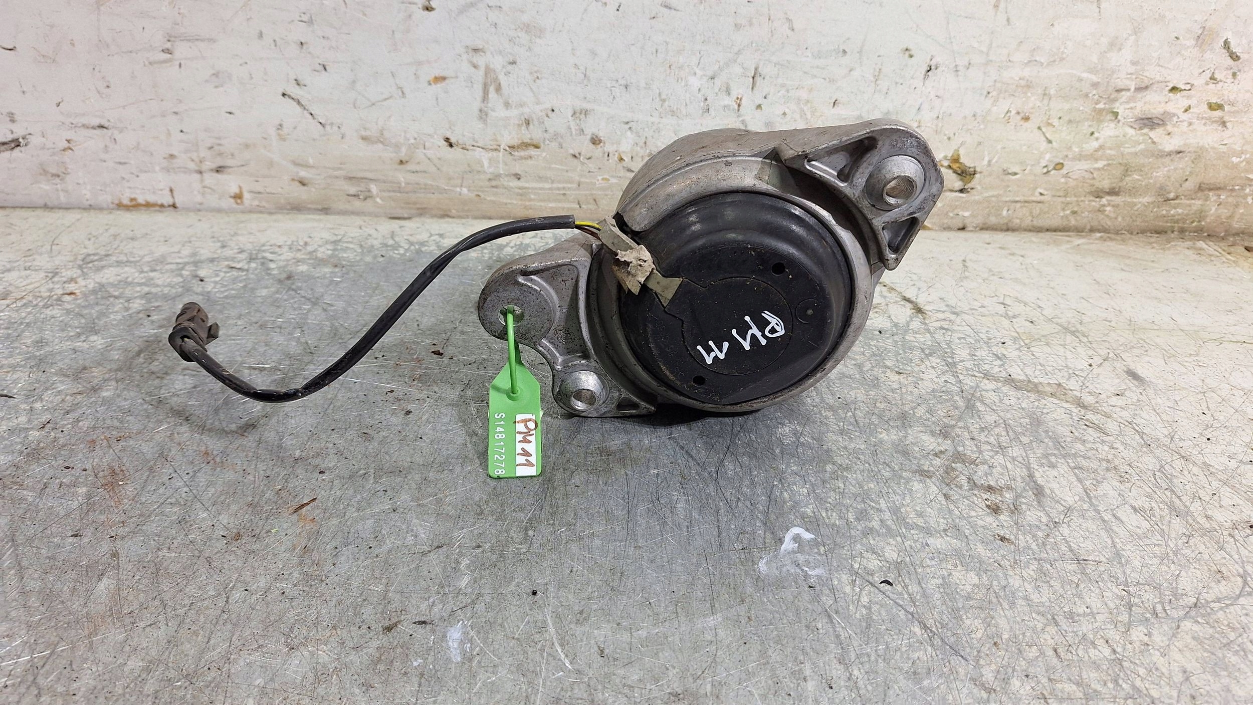 engine mount left A2052405217 MERCEDES C KLSA W205 2.2 CDI 4MATIC