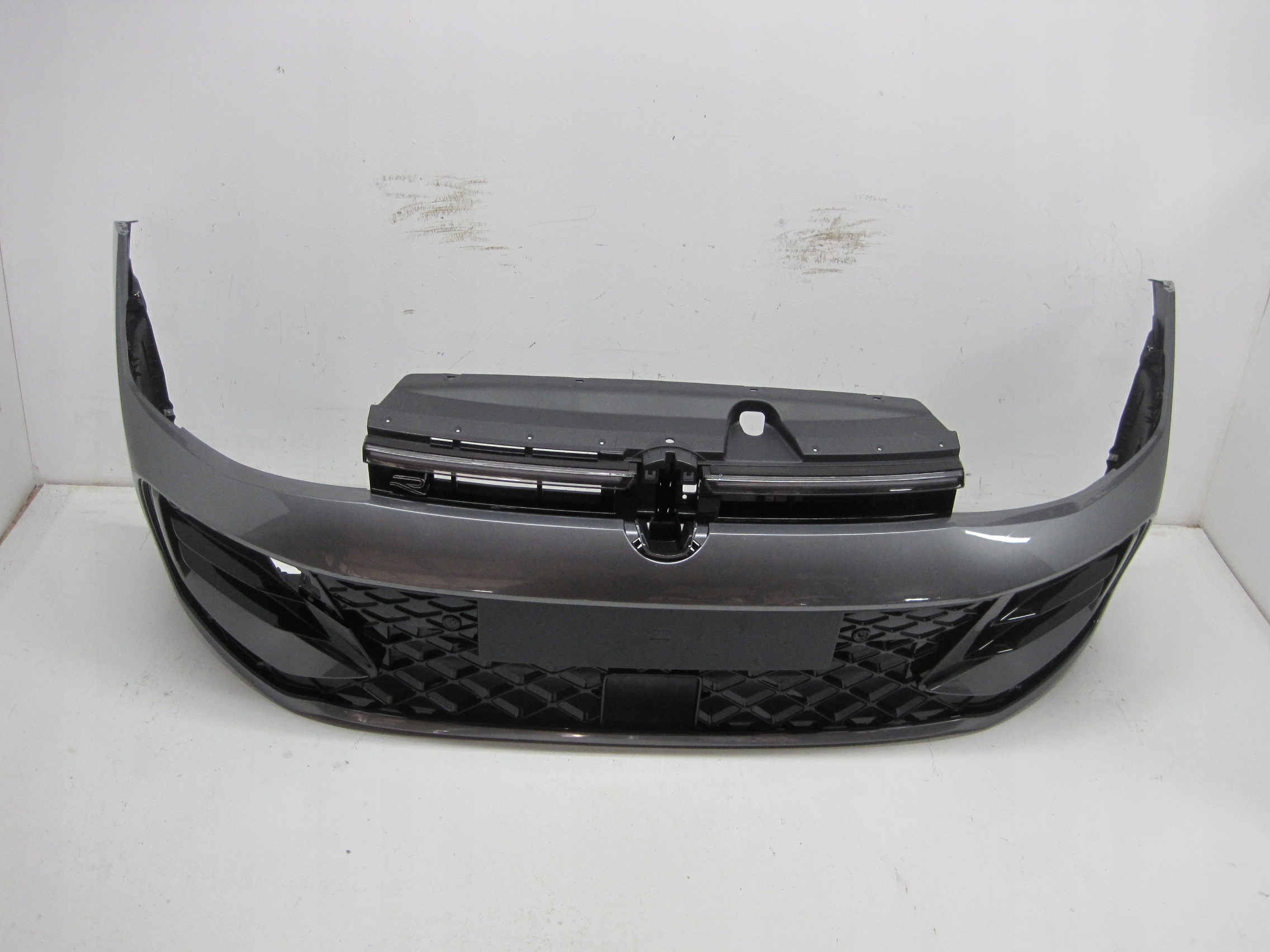 bumper VW PASSAT B9 3J0 R-LINE LED below 6 PDC below RADAR front front
