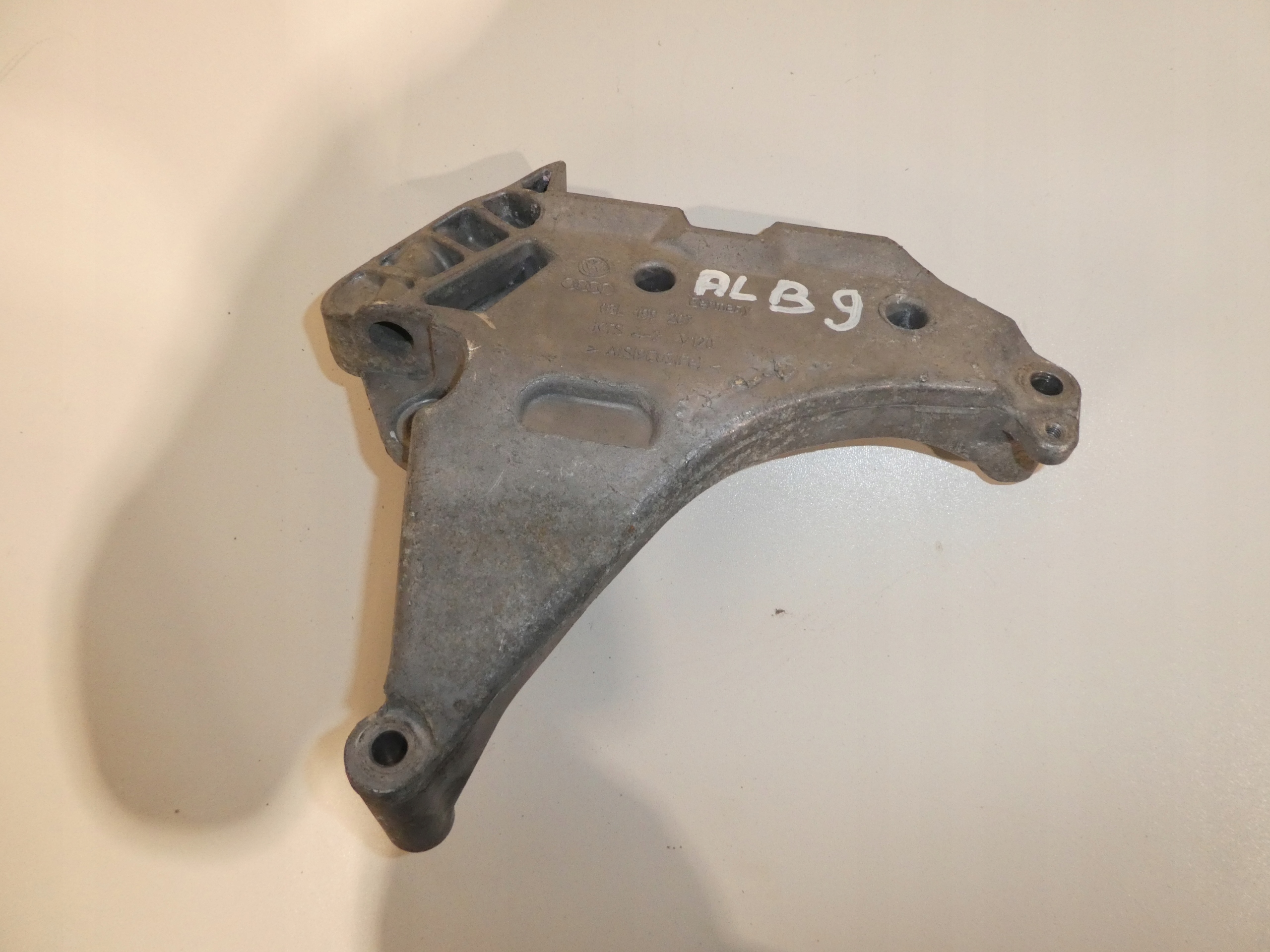 holder engine mount VW TOURAN 2.0 TDI 03L199207