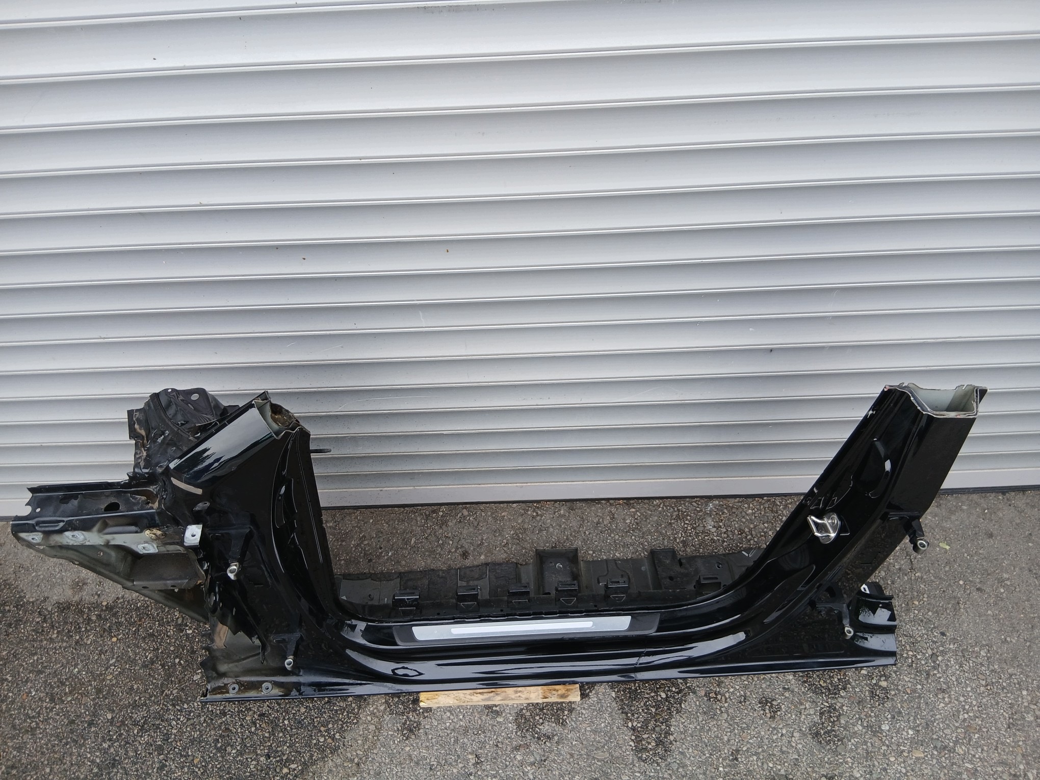 AUDI A4 B9 LIFT sedan quarter threshold pillar left front LY9T