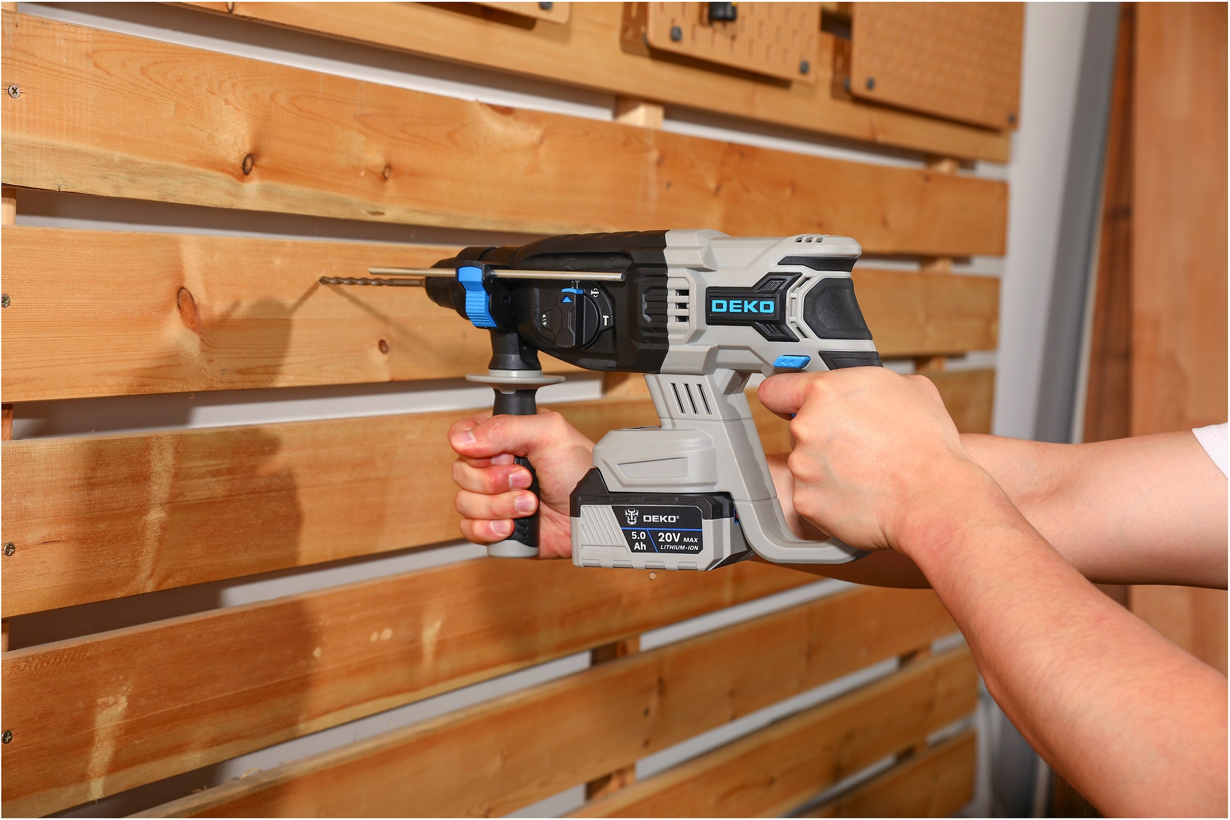 MŁOT UDAROWY MŁOTOWIERTARKA AKUMULATOROWA UDAR SDS+ AKU WIERTŁA DEKO 3J Napięcie zasilania 20 V