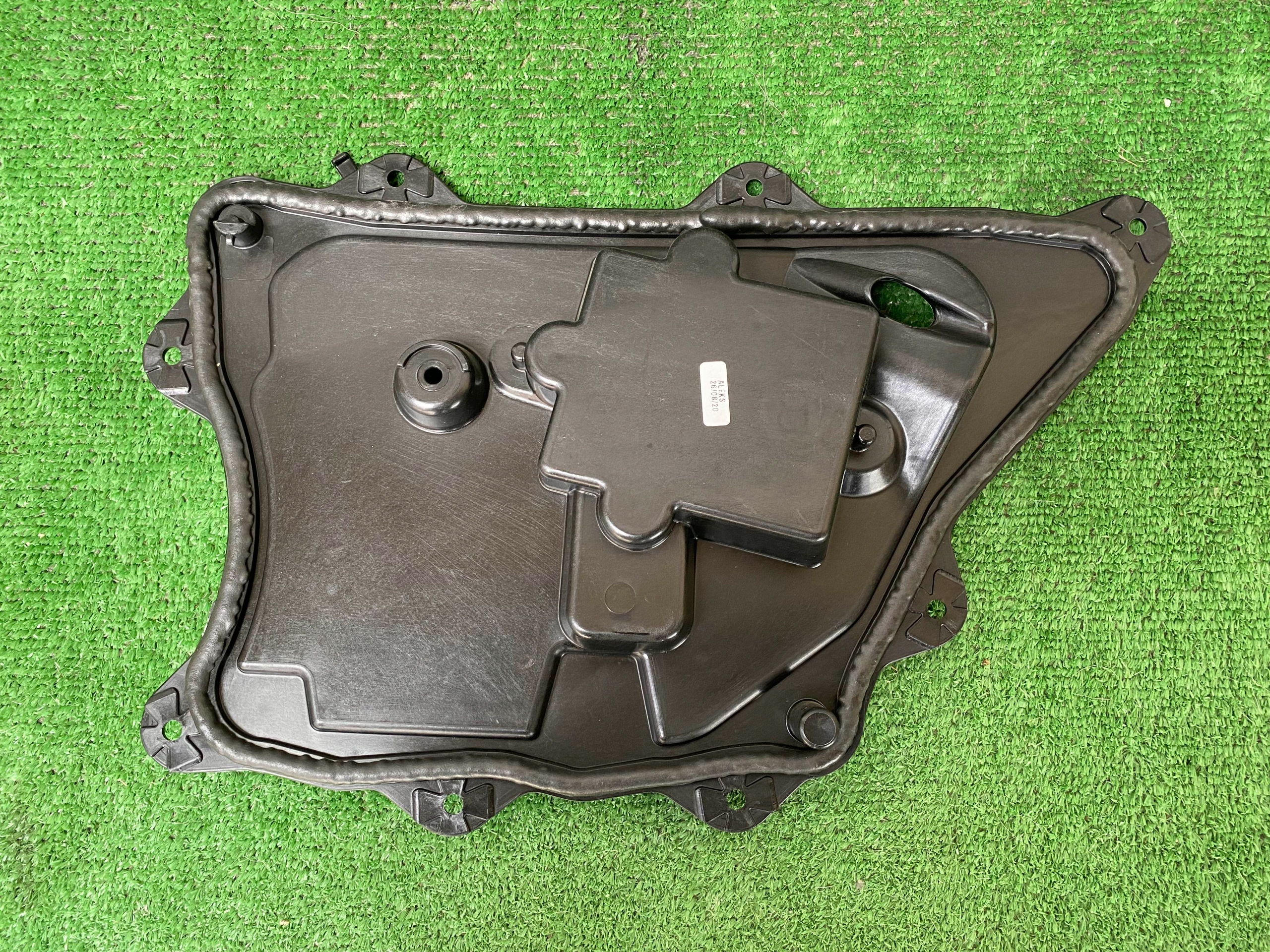 JAGUAR XE OSLONA DRZWI PRAWY TYL GX73 24767 A