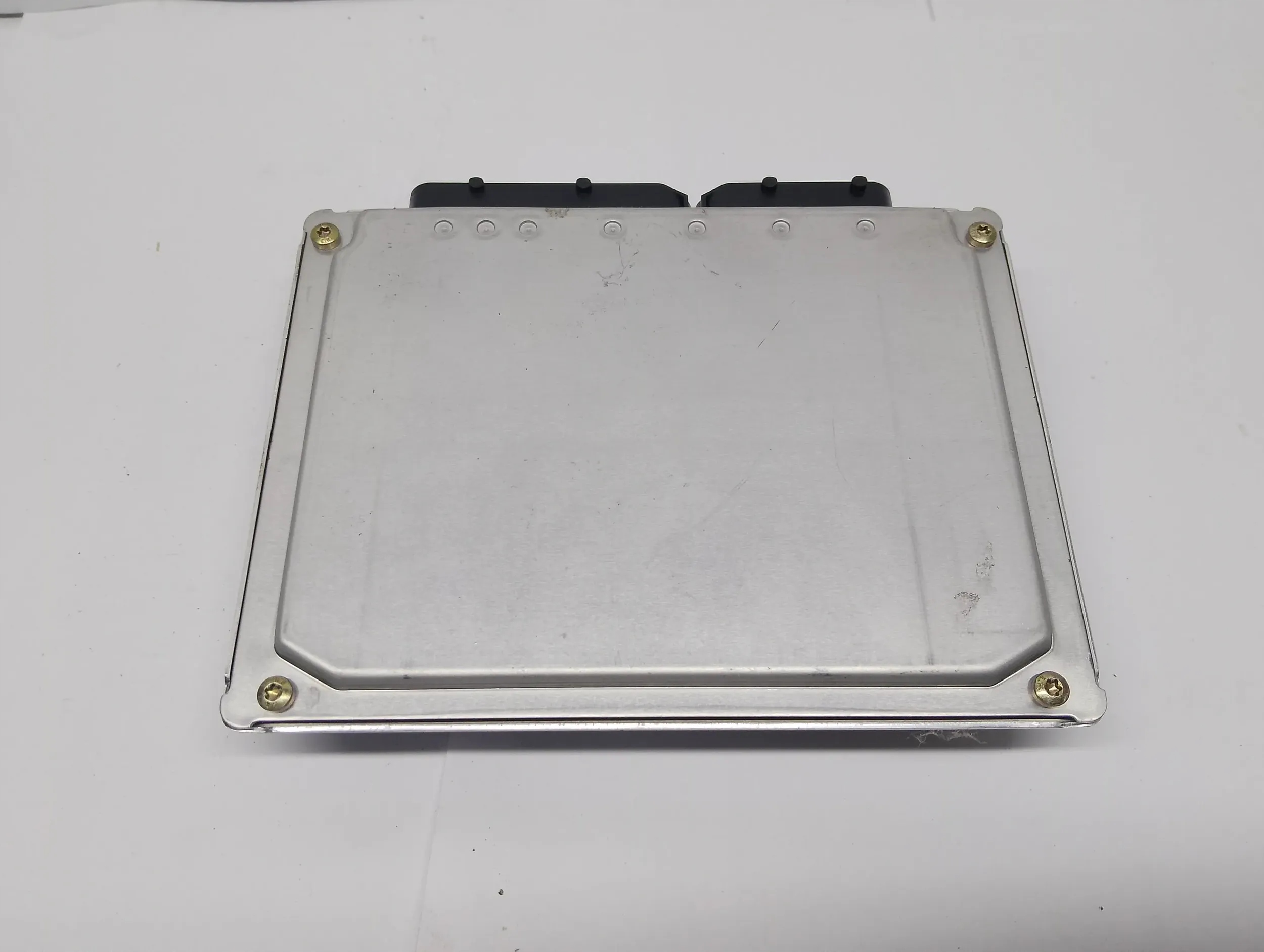 computer control unit of the engine Volkswagen Passat B5 Audi A6 C5 3B0907551BE 0261