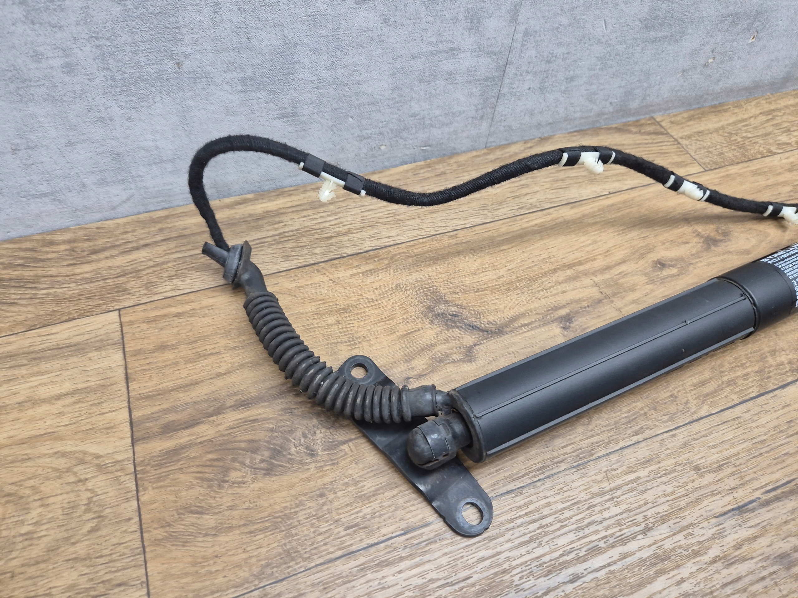 BMW X3 F25 damper telescope bonnet boot right electrical 7232004