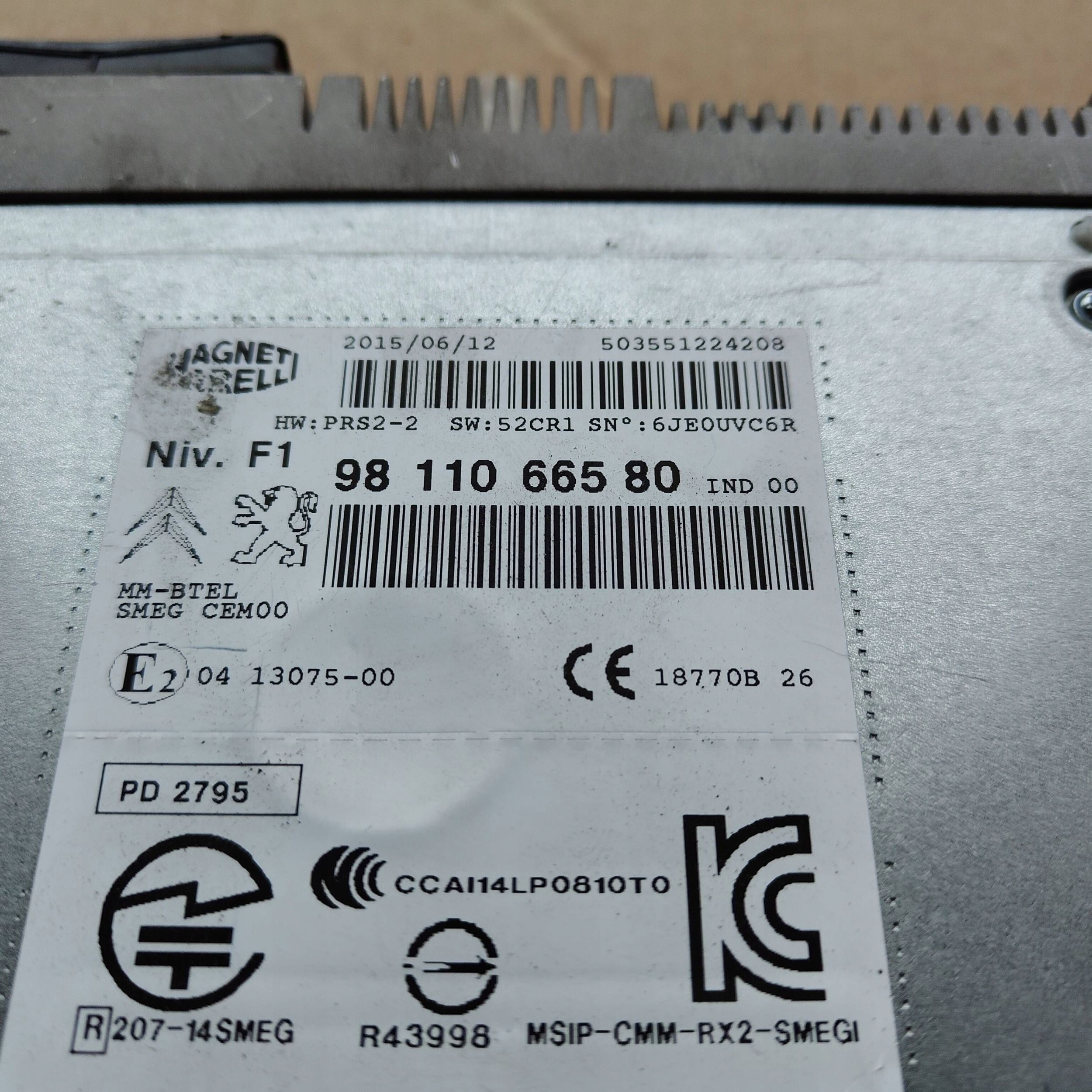 Stacja multimedialna Peugeot 208 e 9811066580