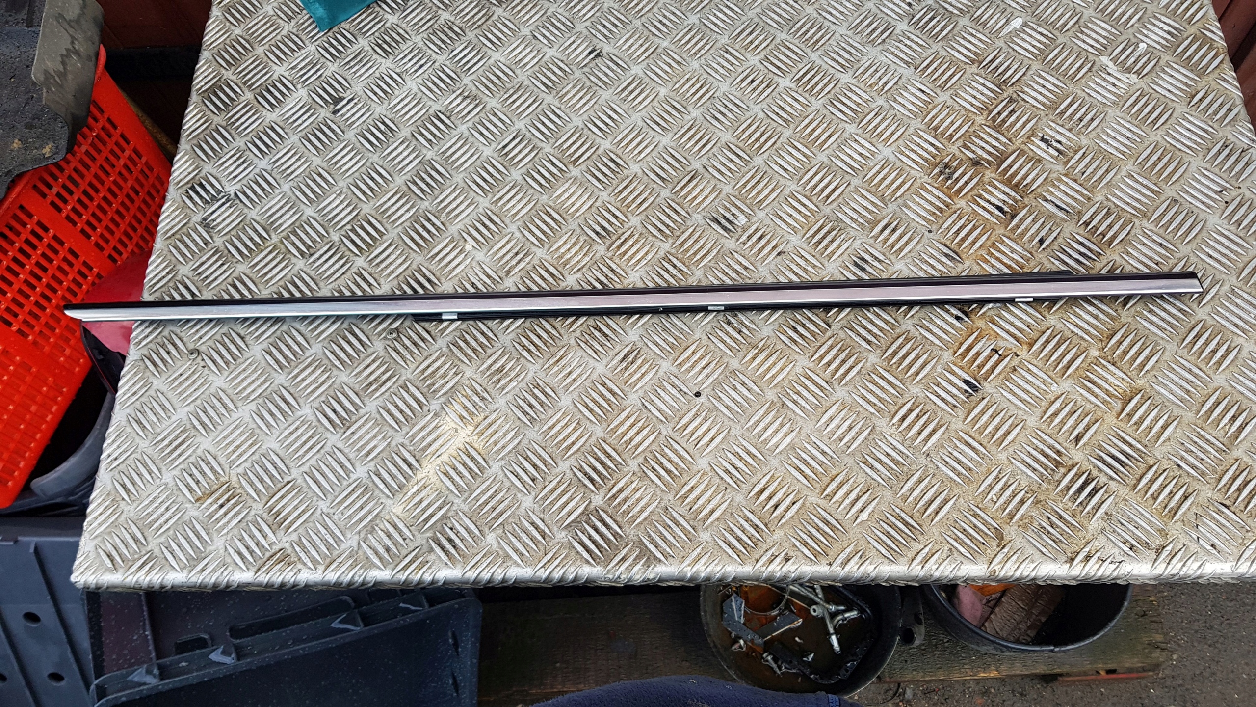 MERCEDES W220 moulding dust left front