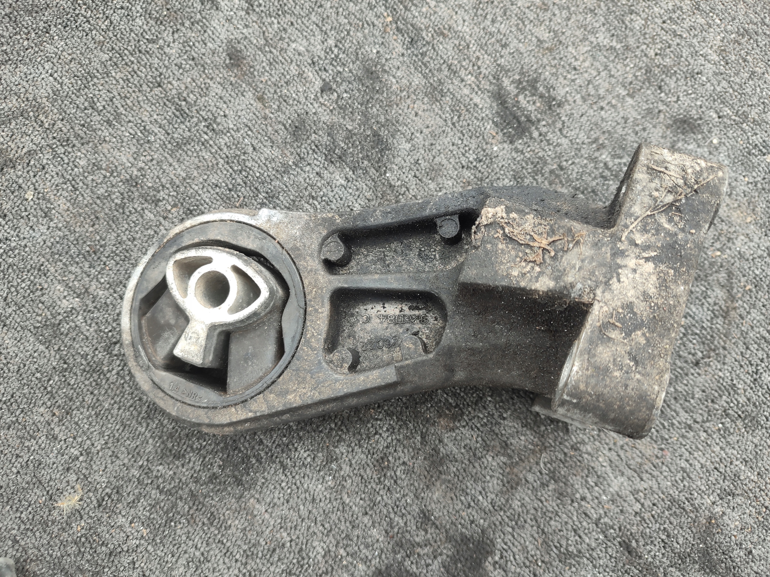 holder engine mount Renault Master III 113757025R