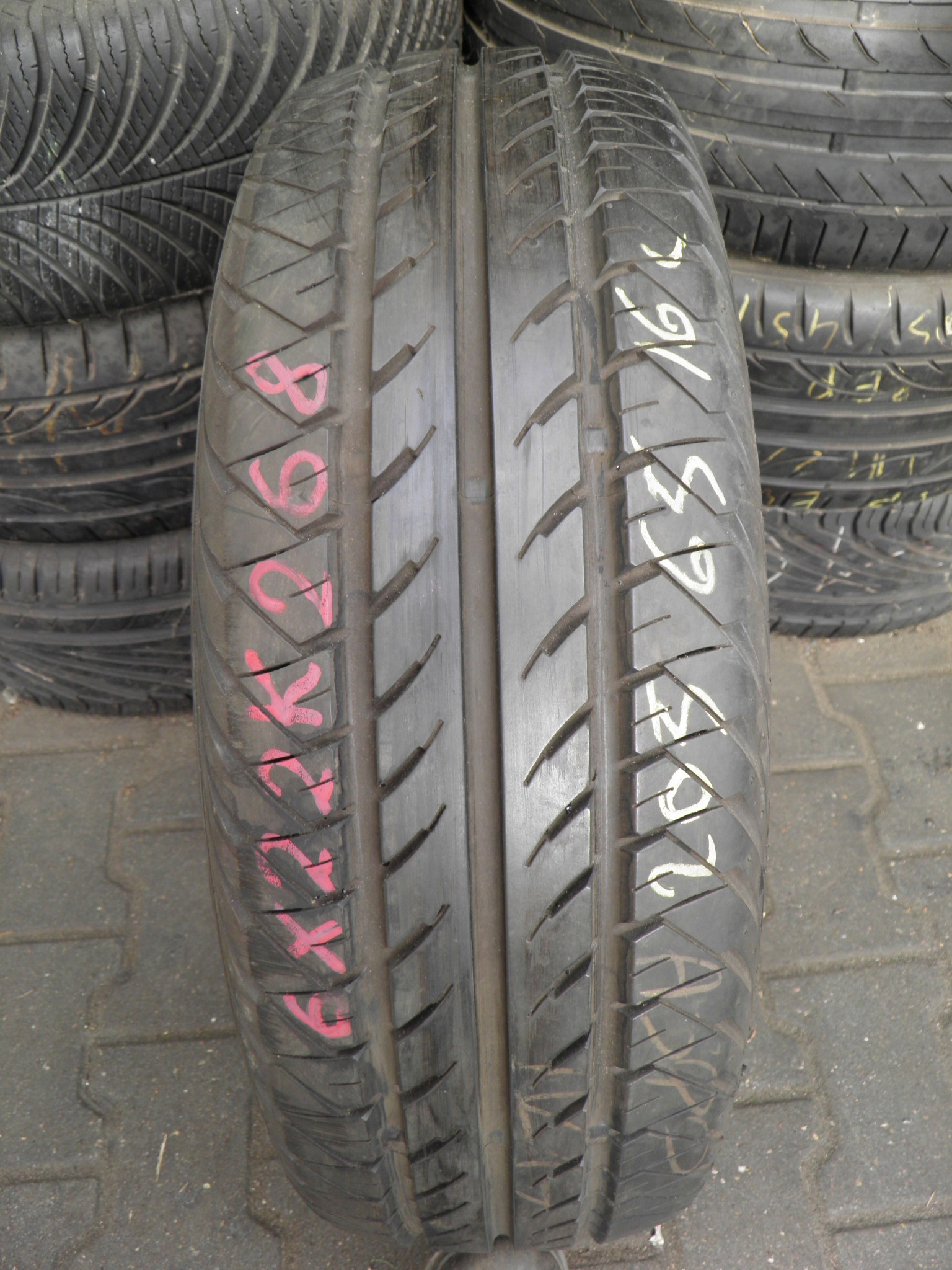 Continental Vanco Contact 2 205/65 / 16C 107/105 T