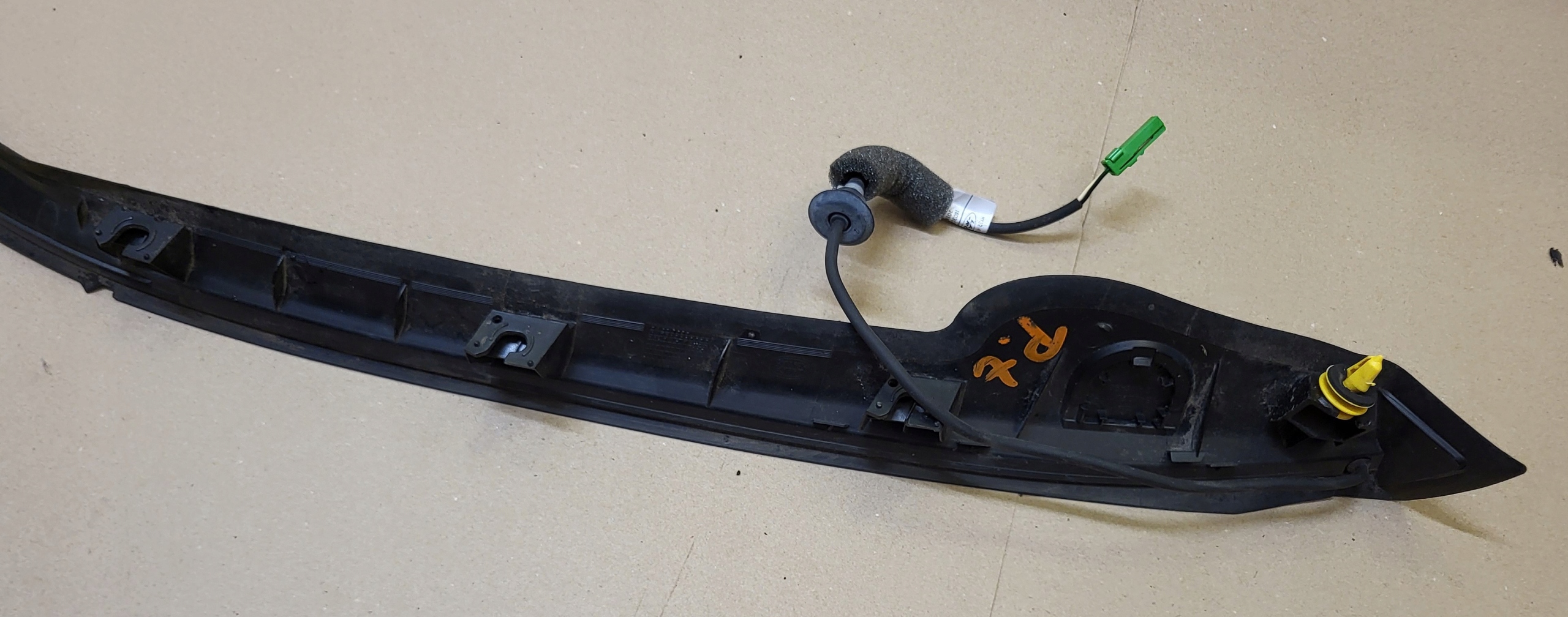 moulding bonnet boot right sensor LAND ROVER DISCOVERY V HY32406A96AA OE